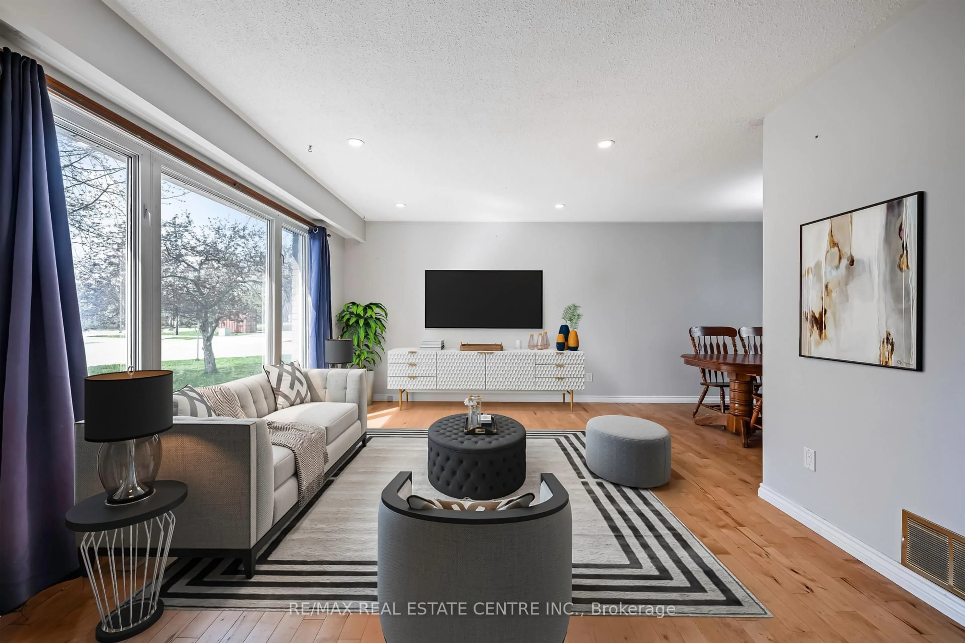Living room with furniture, unknown for 140 Susan St, Shelburne Ontario L9W 2W4
