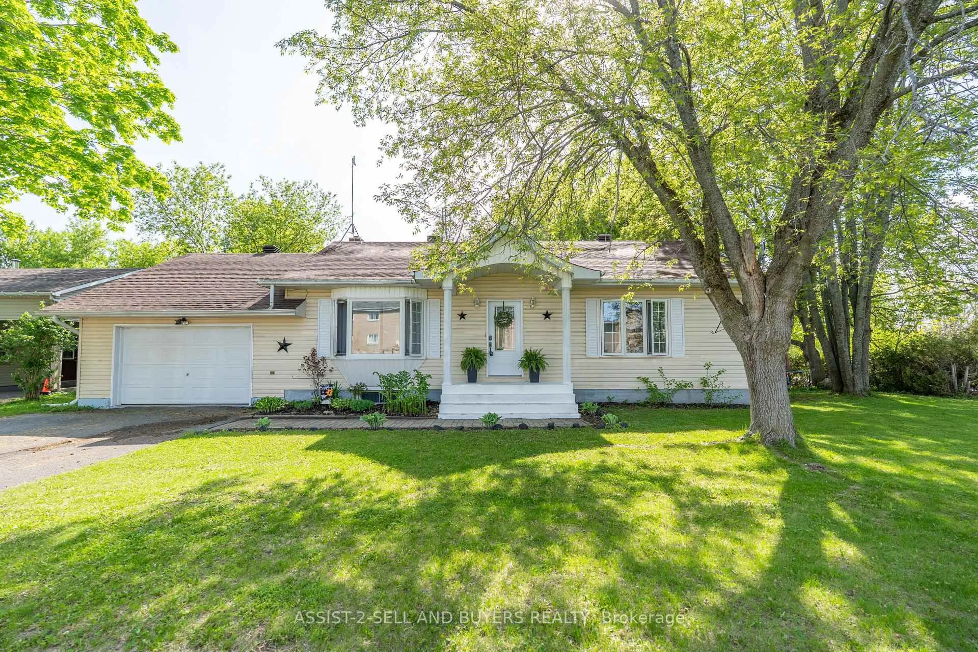 Home with vinyl exterior material, street for 15908 Manning Rd, South Stormont Ontario K0C 1M0