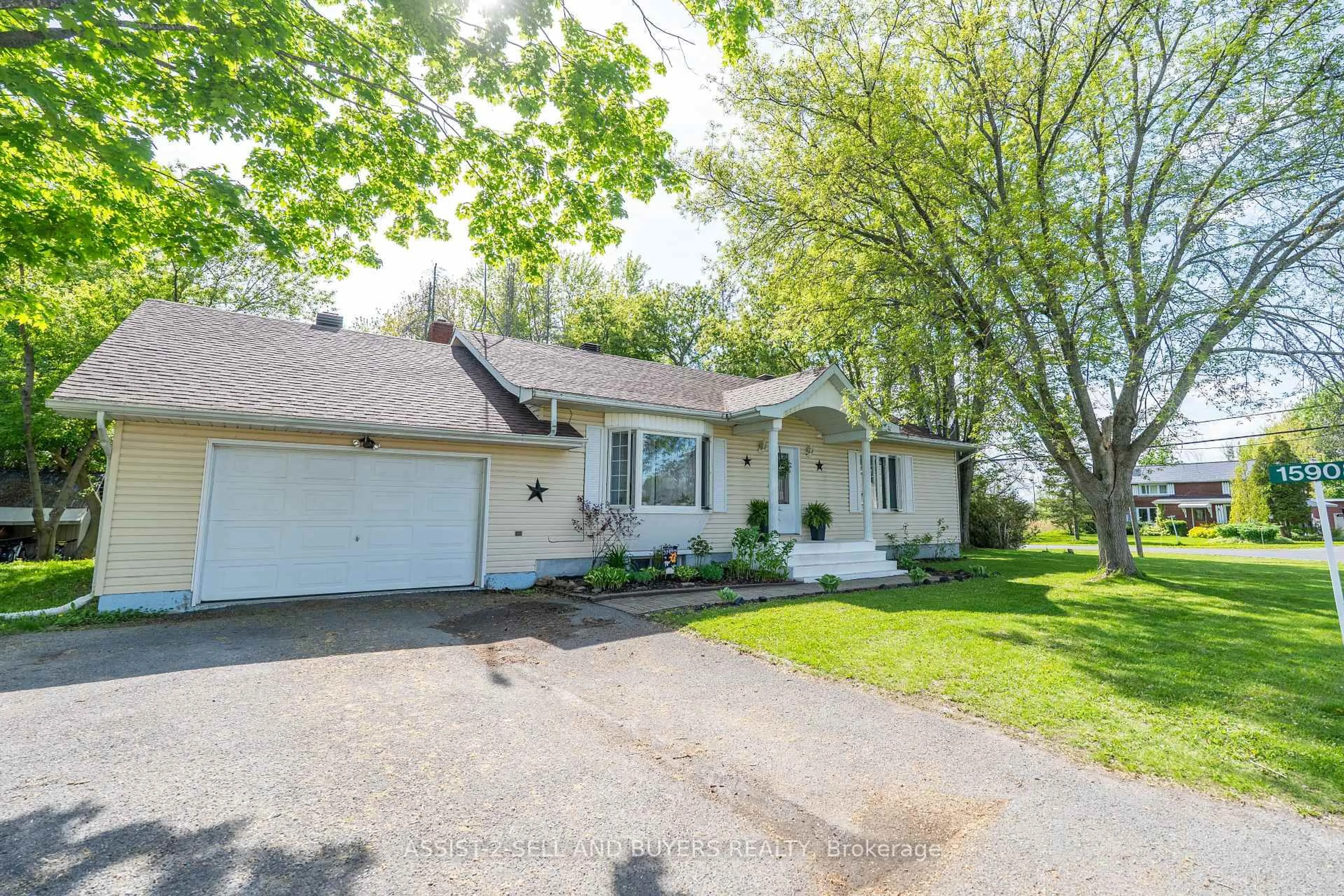 Home with vinyl exterior material, street for 15908 Manning Rd, South Stormont Ontario K0C 1M0