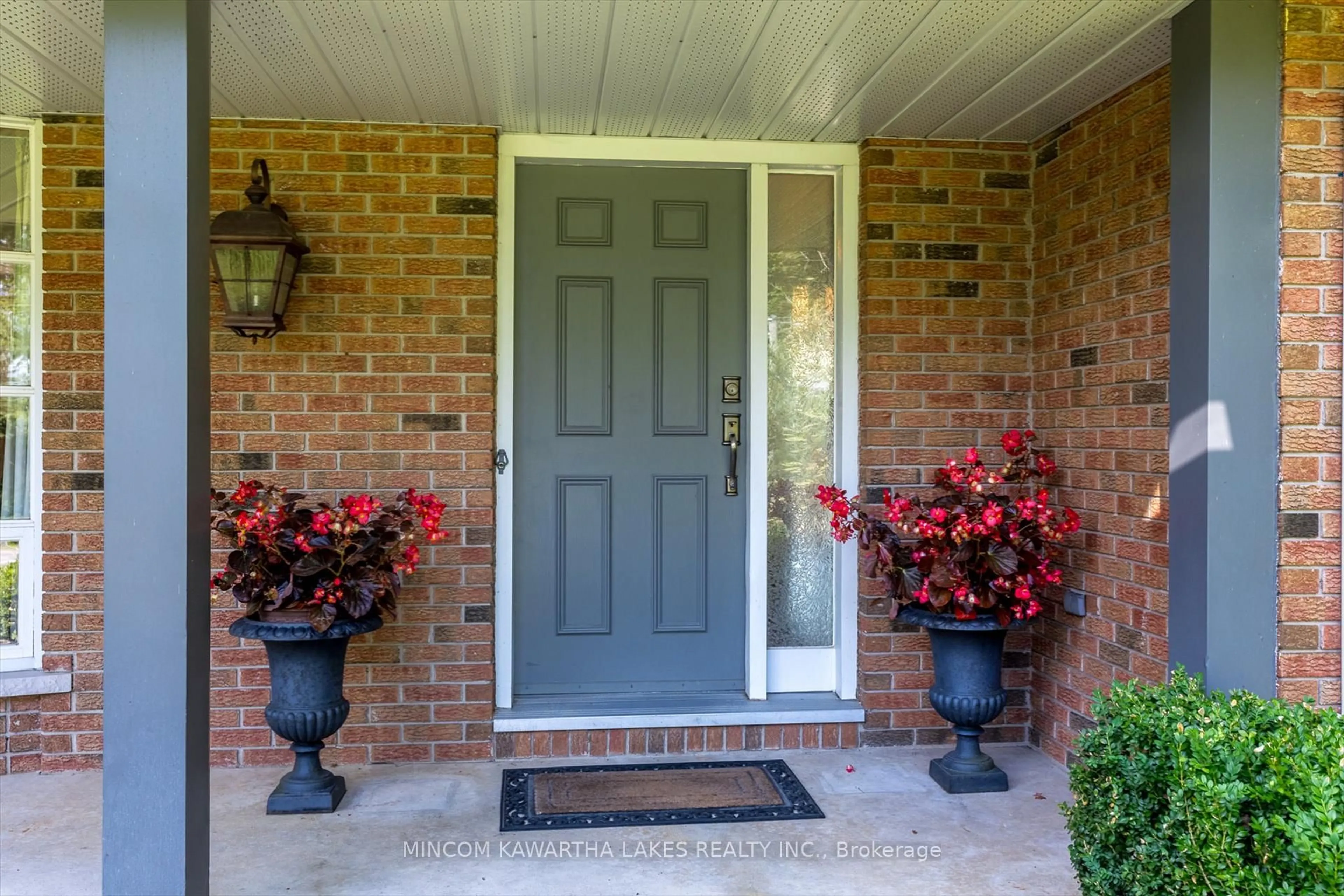 Indoor entryway for 2045 Sherbrooke St, Cavan Monaghan Ontario K9J 6X4