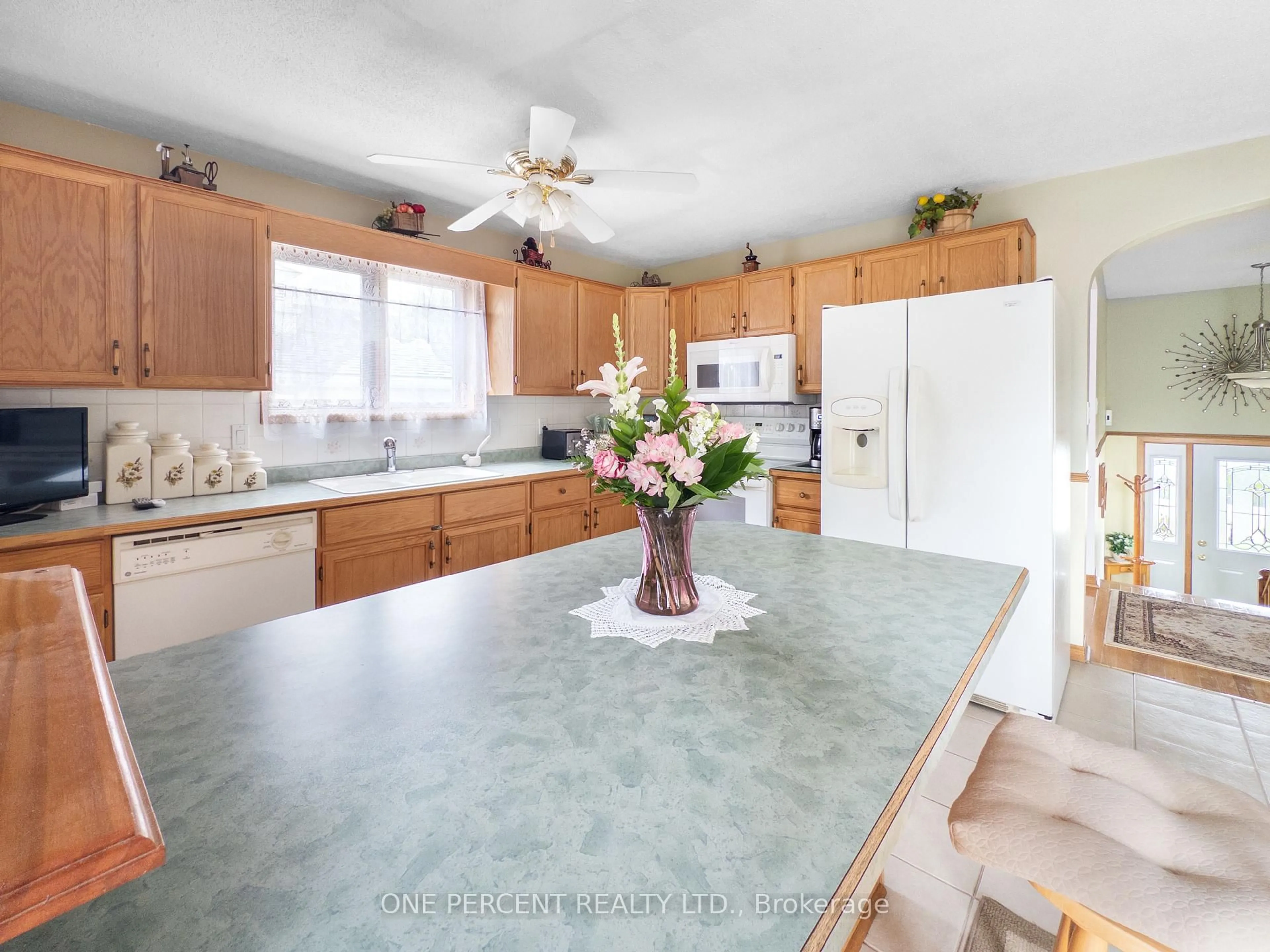 Open concept kitchen, ceramic/tile floor for 25 Loraine Ave, Quinte West Ontario K8V 6M1