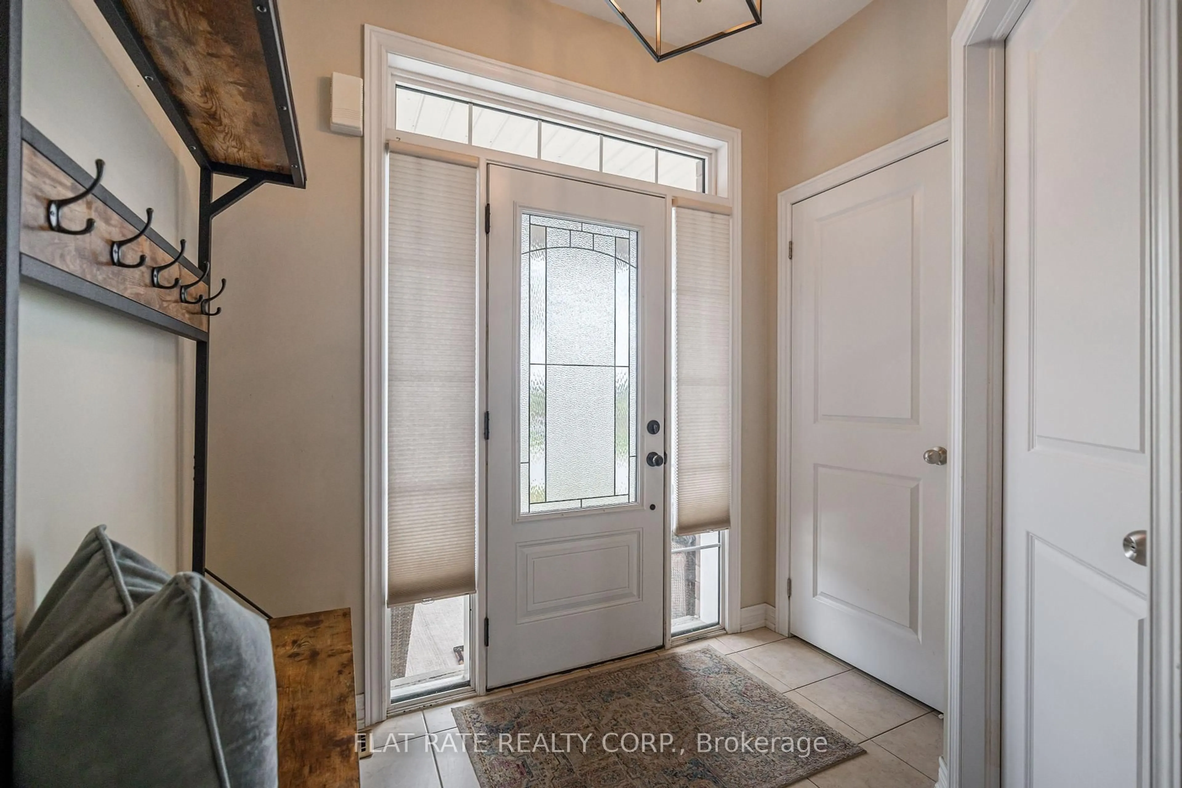 Indoor entryway for 32 Paul Rexe Blvd, Otonabee-South Monaghan Ontario K9J 0G4