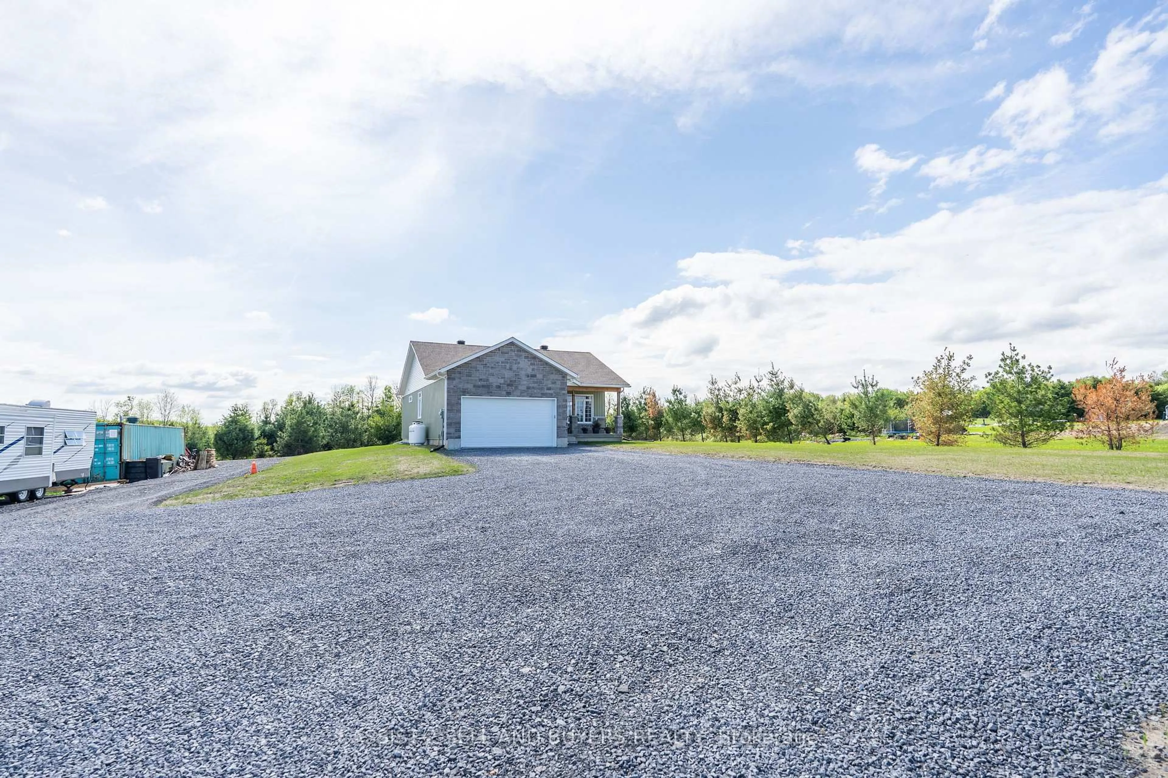 A pic from outside/outdoor area/front of a property/back of a property/a pic from drone, unknown for 4630 Lawson Rd, South Stormont Ontario K0C 1R0
