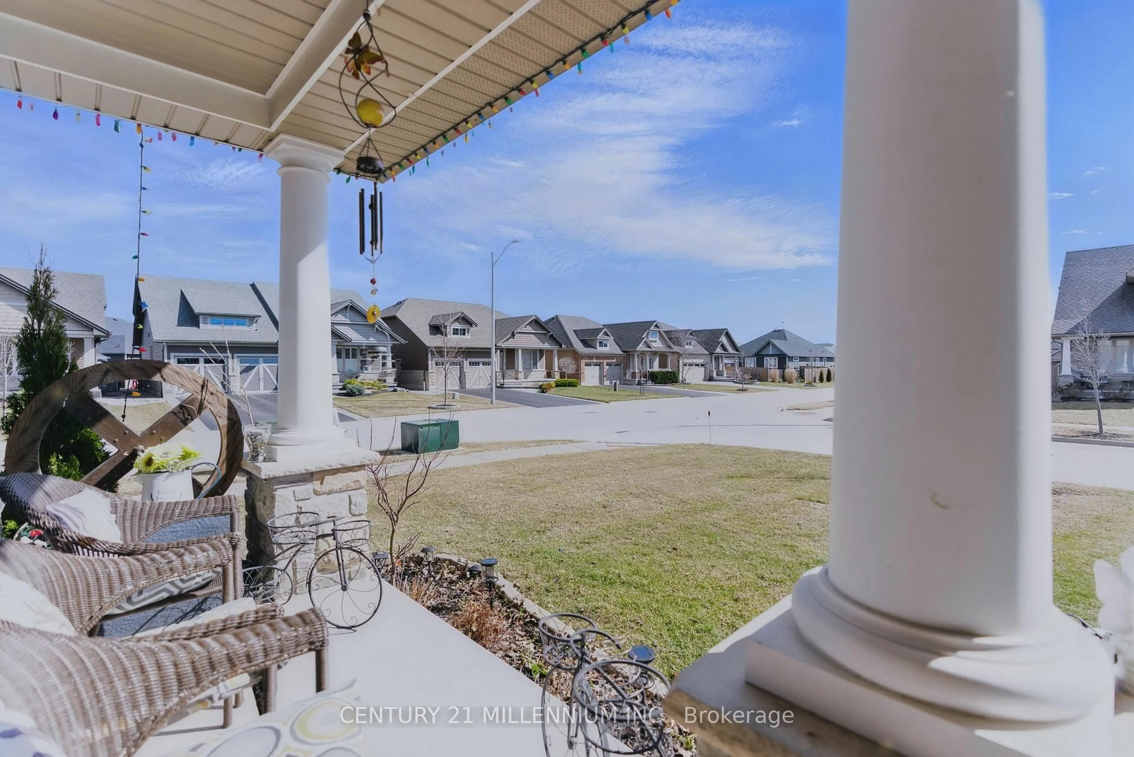 A pic from outside/outdoor area/front of a property/back of a property/a pic from drone, unknown for 10 Harvest Gate, West Lincoln Ontario L0R 2A0