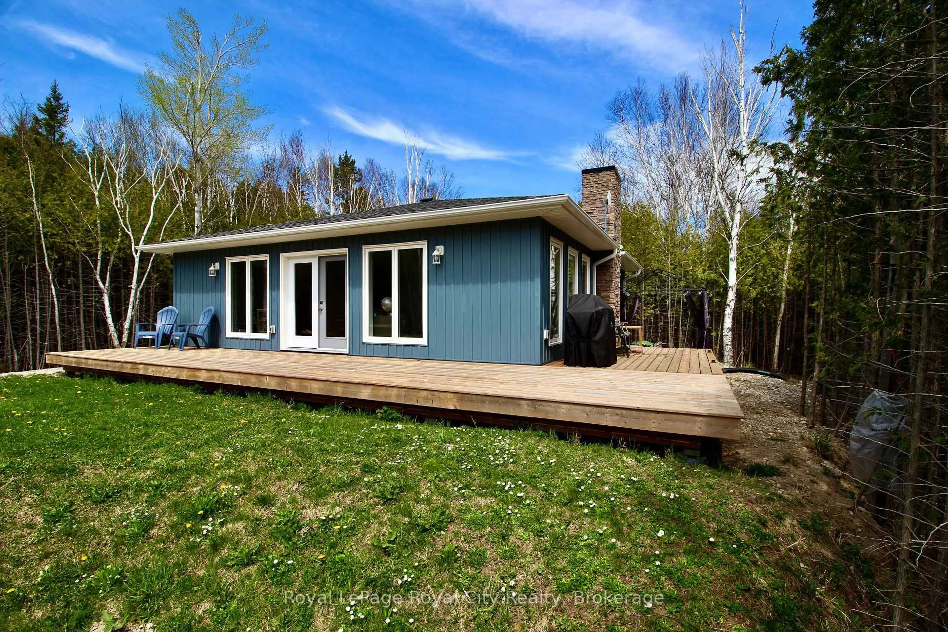 Home with vinyl exterior material, water/lake/river/ocean view for 134 Maple Golf Cres, Northern Bruce Peninsula Ontario N0H 2R0