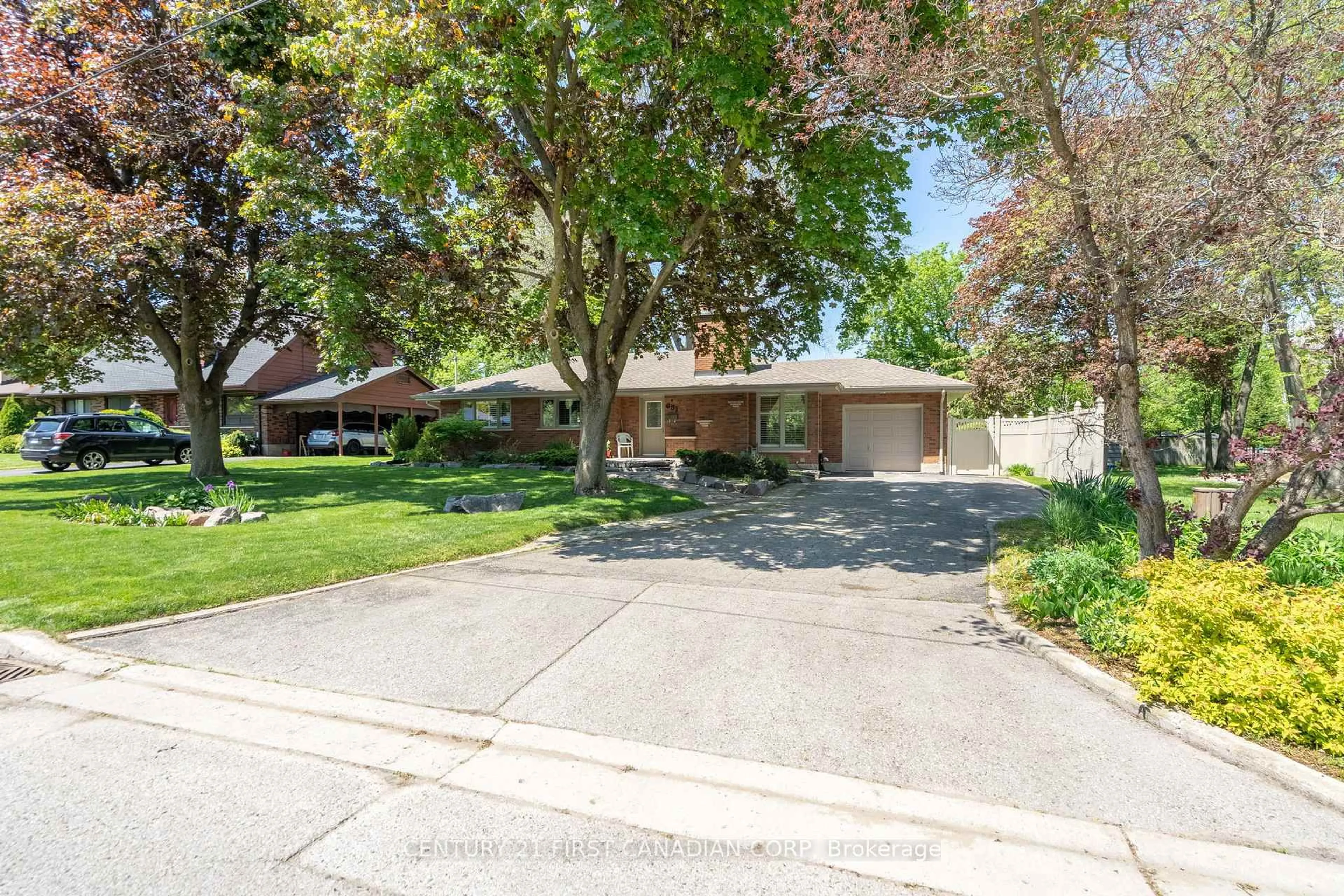 Unknown for 631 Oakridge Dr, London North Ontario N6H 3G3