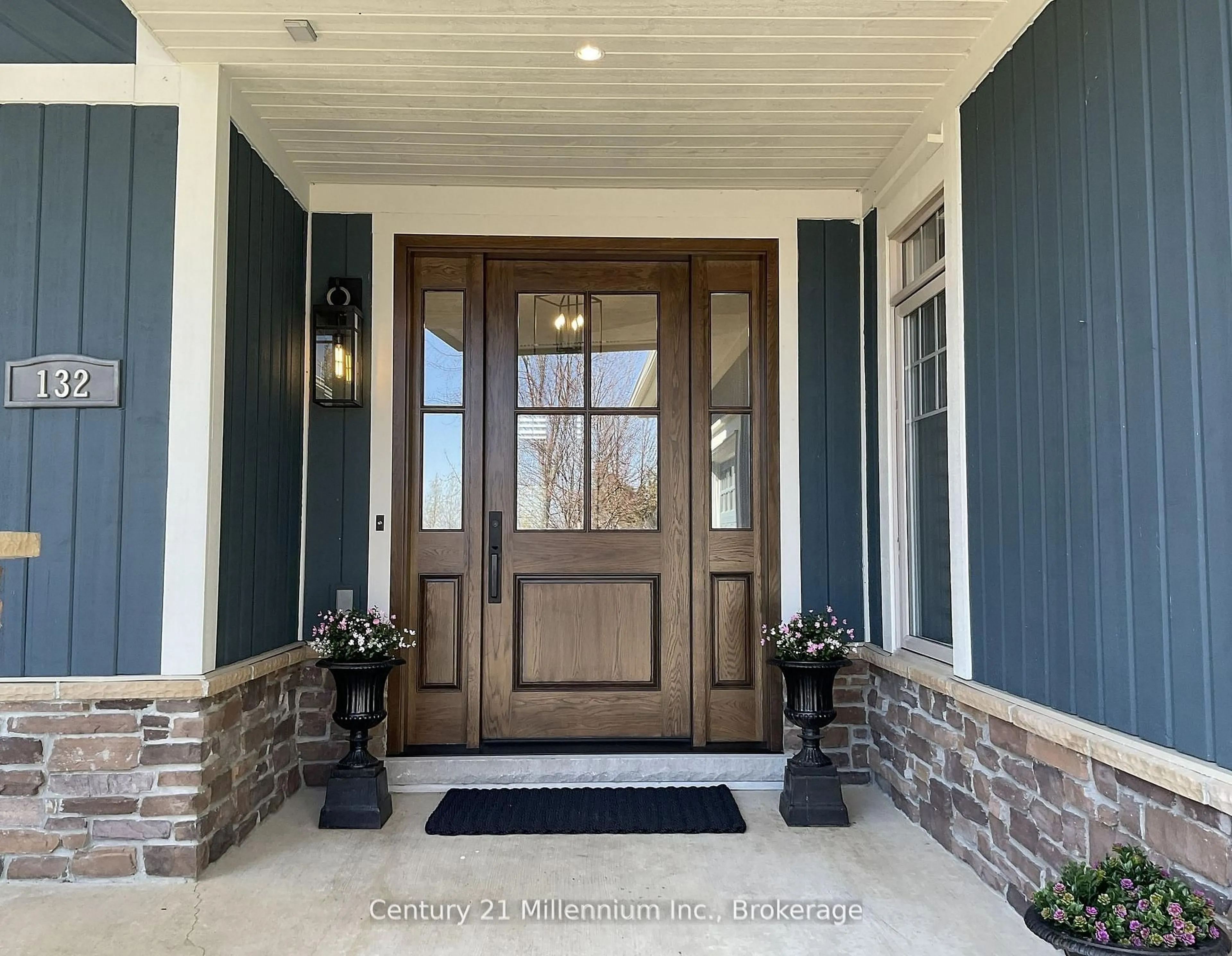 Indoor entryway for 132 Rankin's Cres, Blue Mountains Ontario N0H 2P0