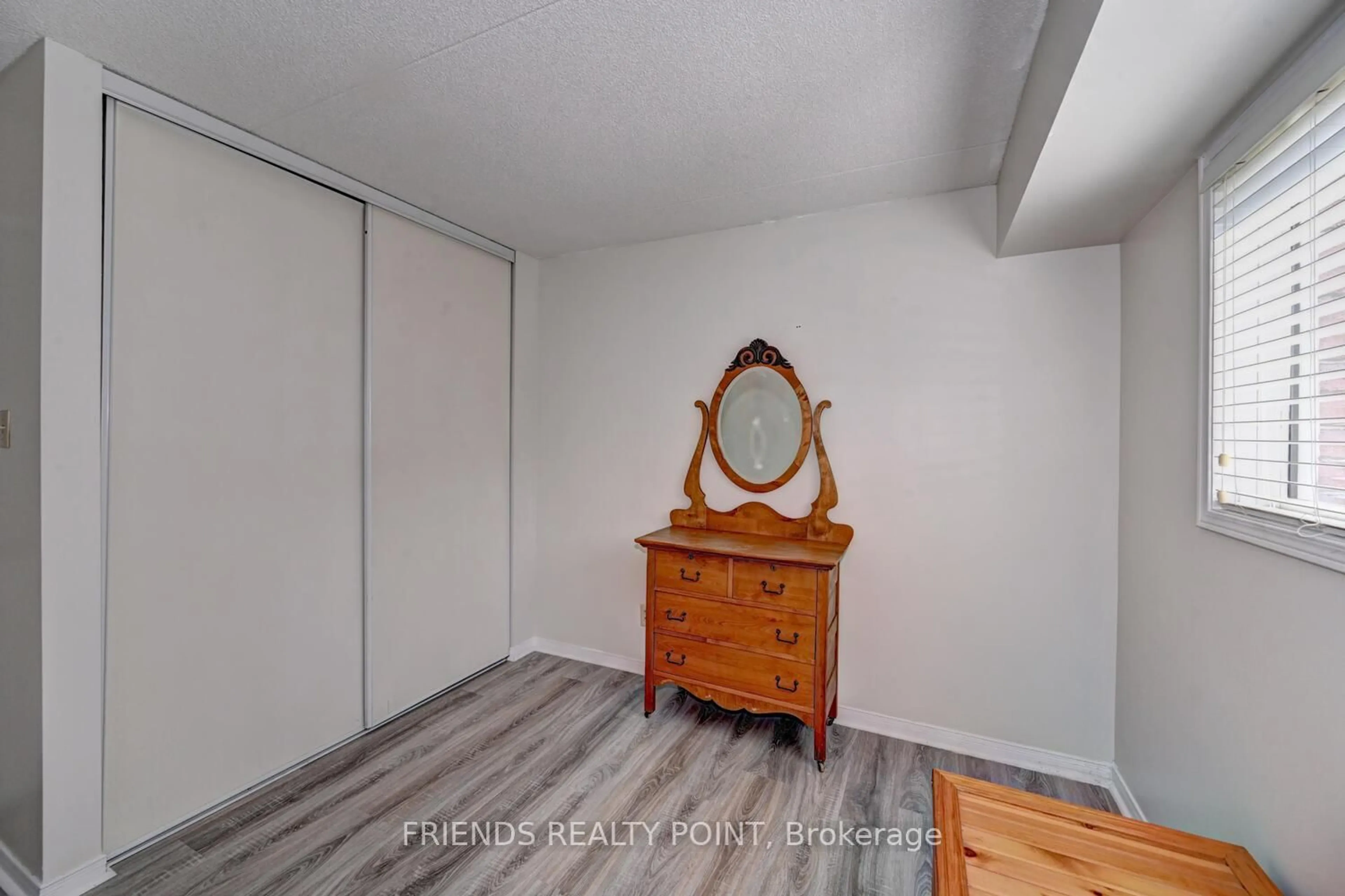 A pic of a room for 3085 Kingsway Dr #1, Kitchener Ontario N2C 2P1