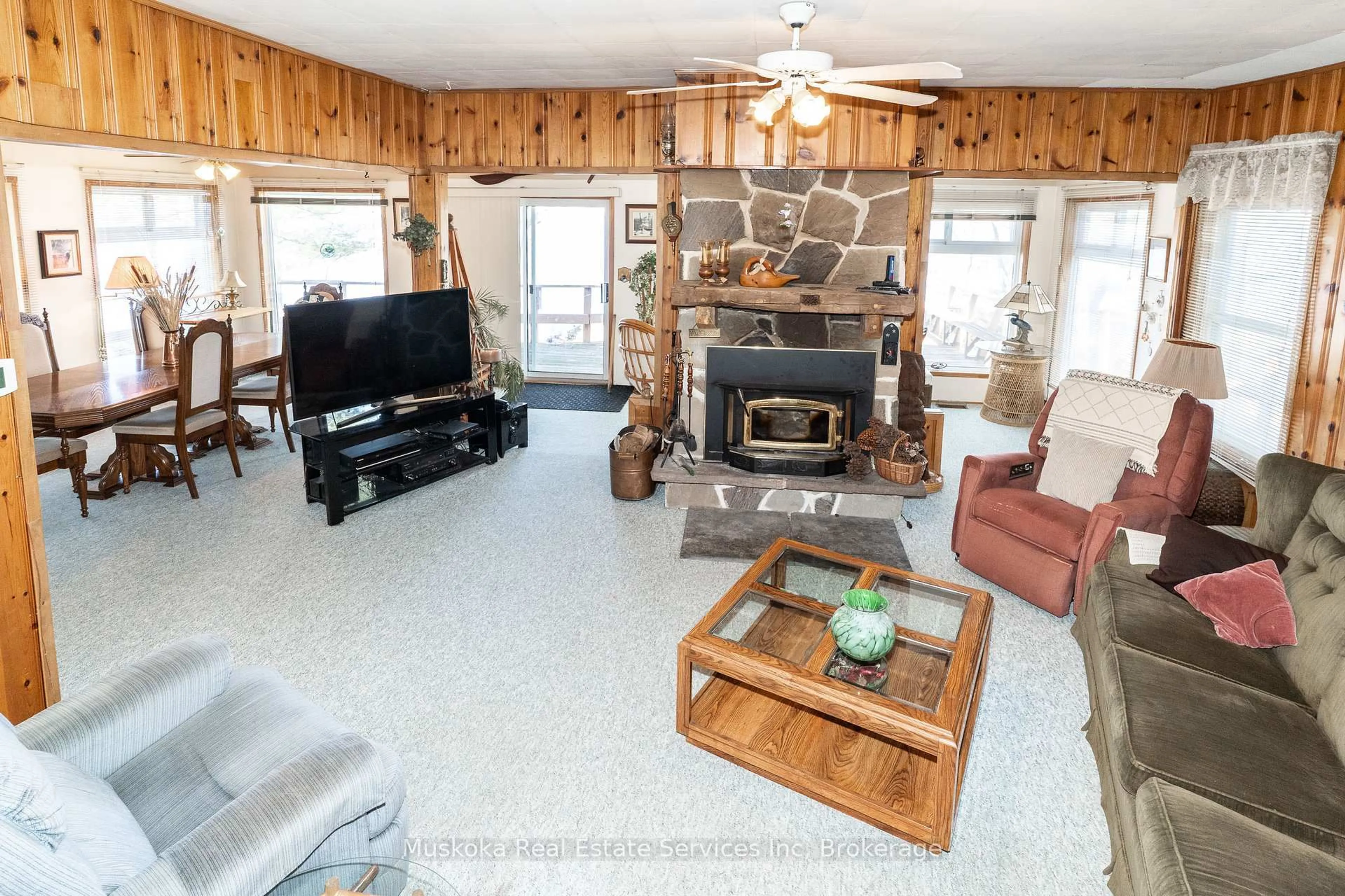 Living room with furniture, unknown for 1187 Kahshe Lake Rd, Gravenhurst Ontario P0E 1G0