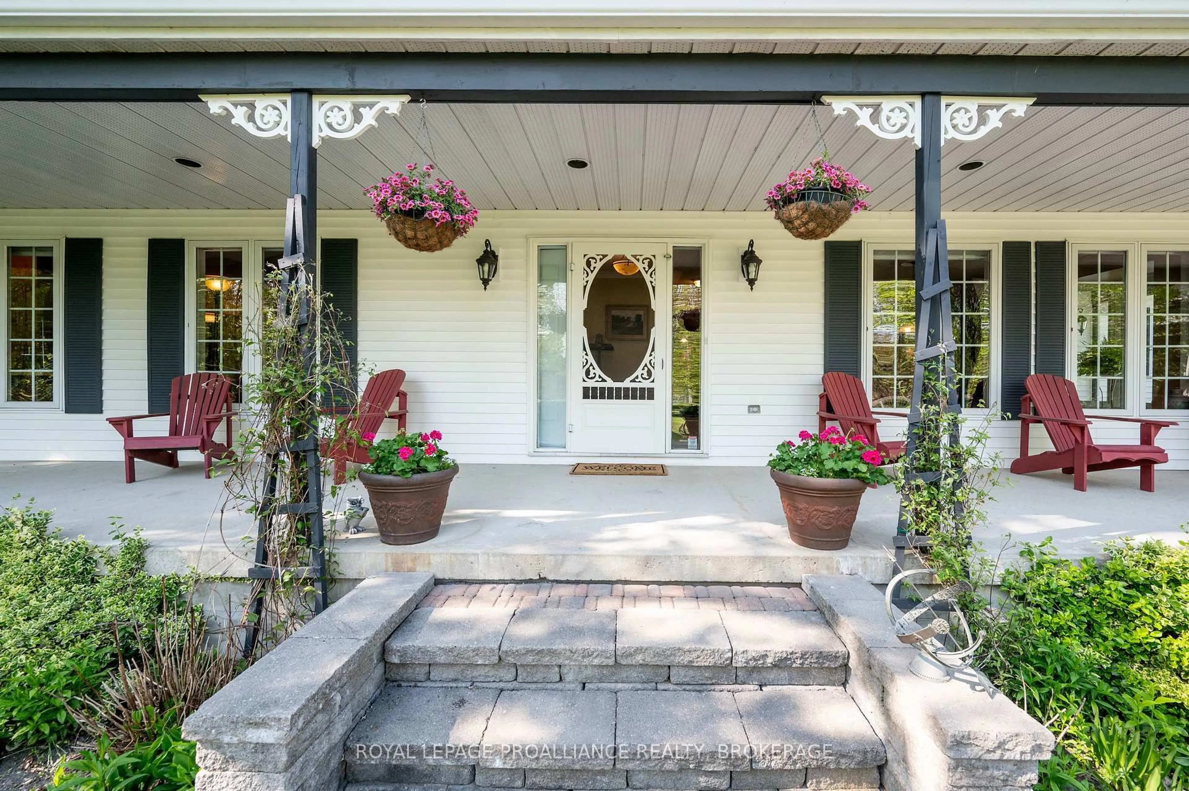 Indoor entryway for 1766 Hitchcock Dr, Inverary Ontario K0H 1X0