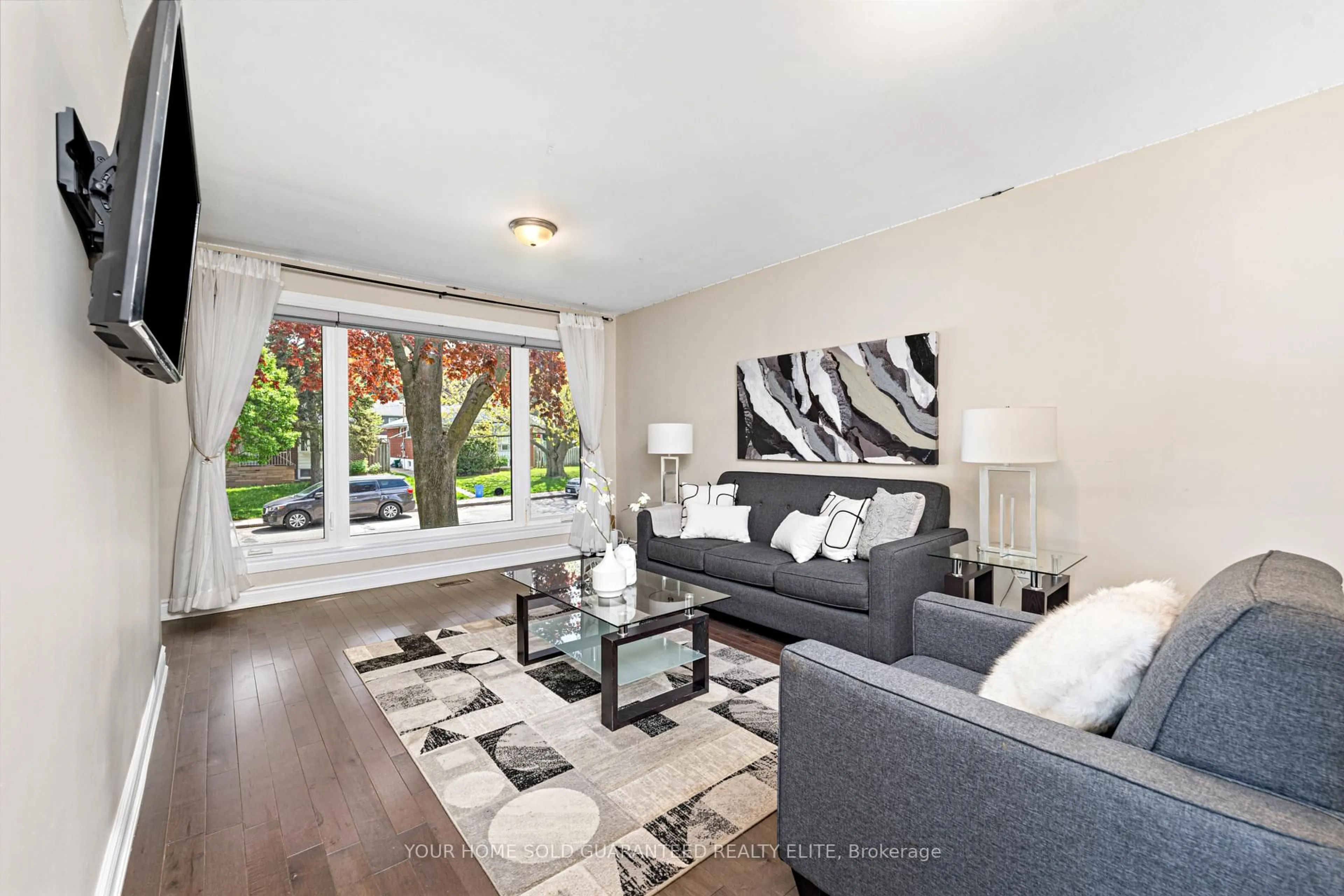 Living room with furniture, unknown for 28 Purvis Dr, Hamilton Ontario L8S 2S1