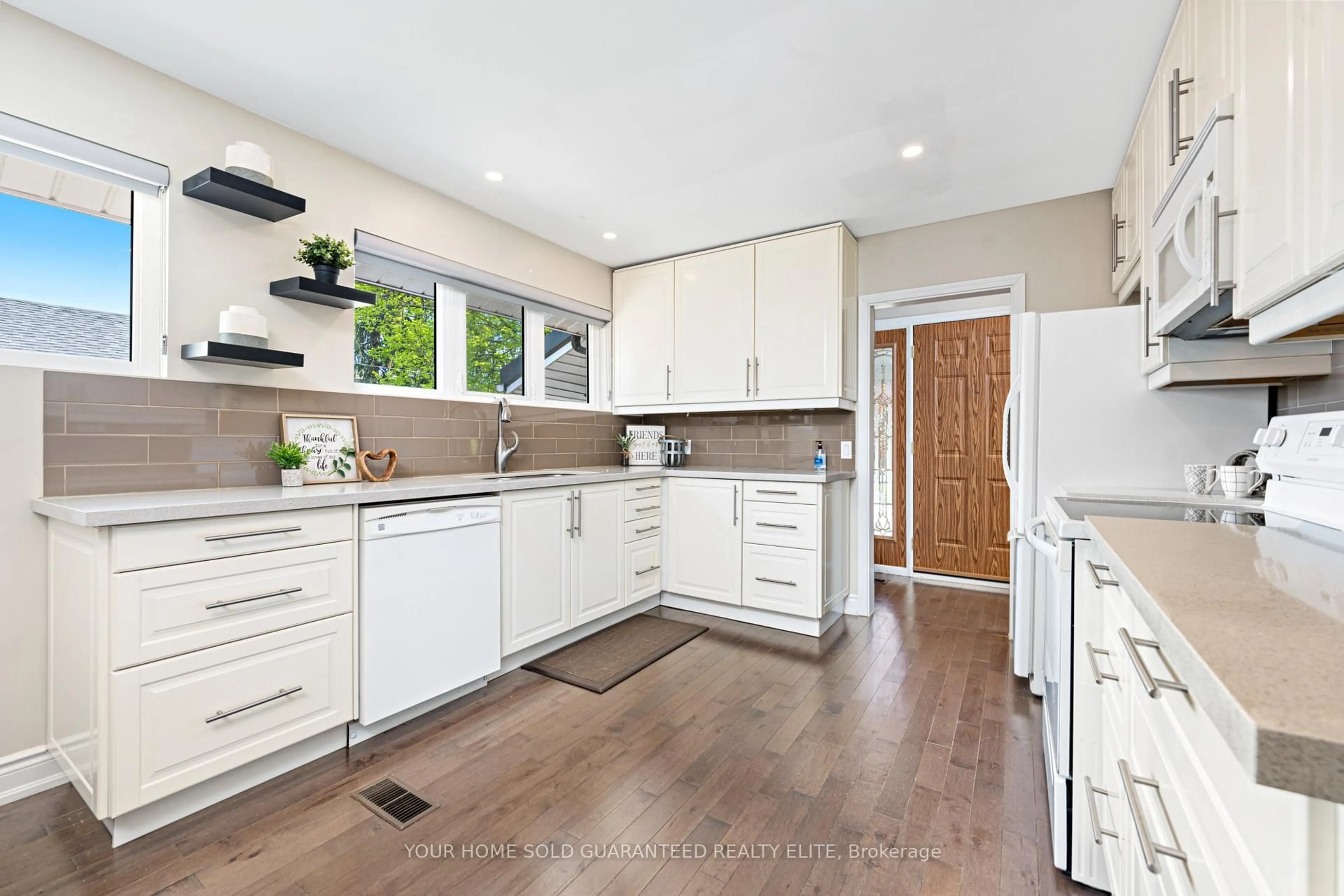 Open concept kitchen, ceramic/tile floor for 28 Purvis Dr, Hamilton Ontario L8S 2S1