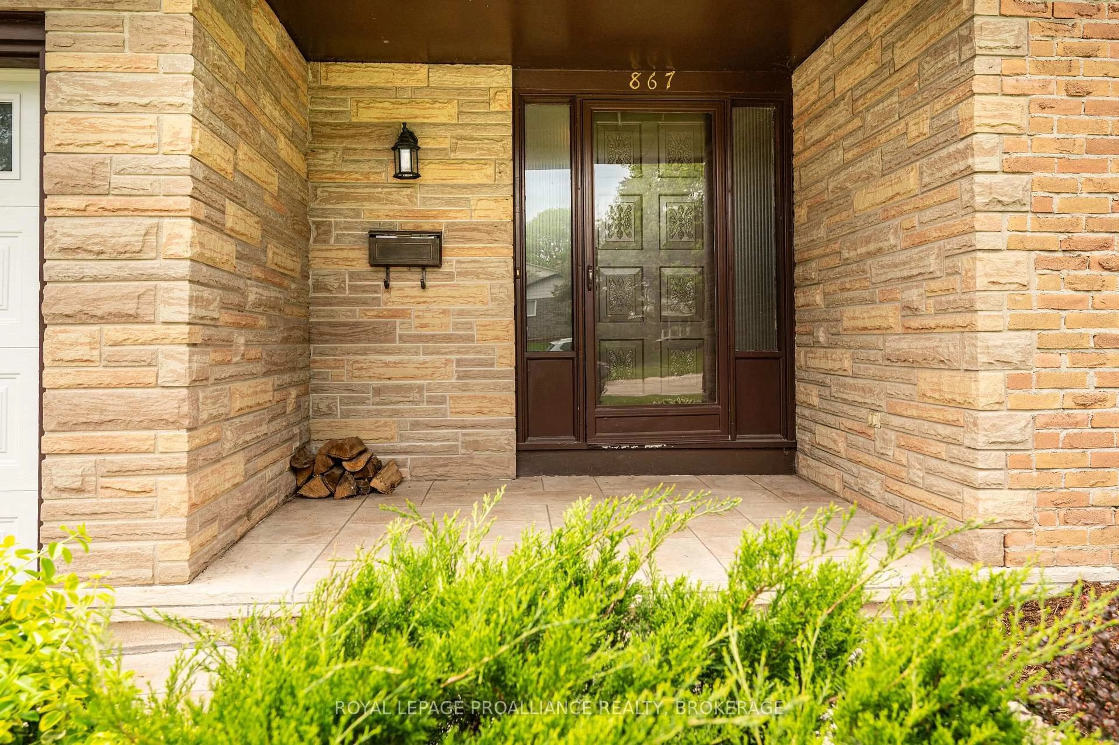 Indoor entryway for 867 Berwick Pl, Kingston Ontario K7M 6B7