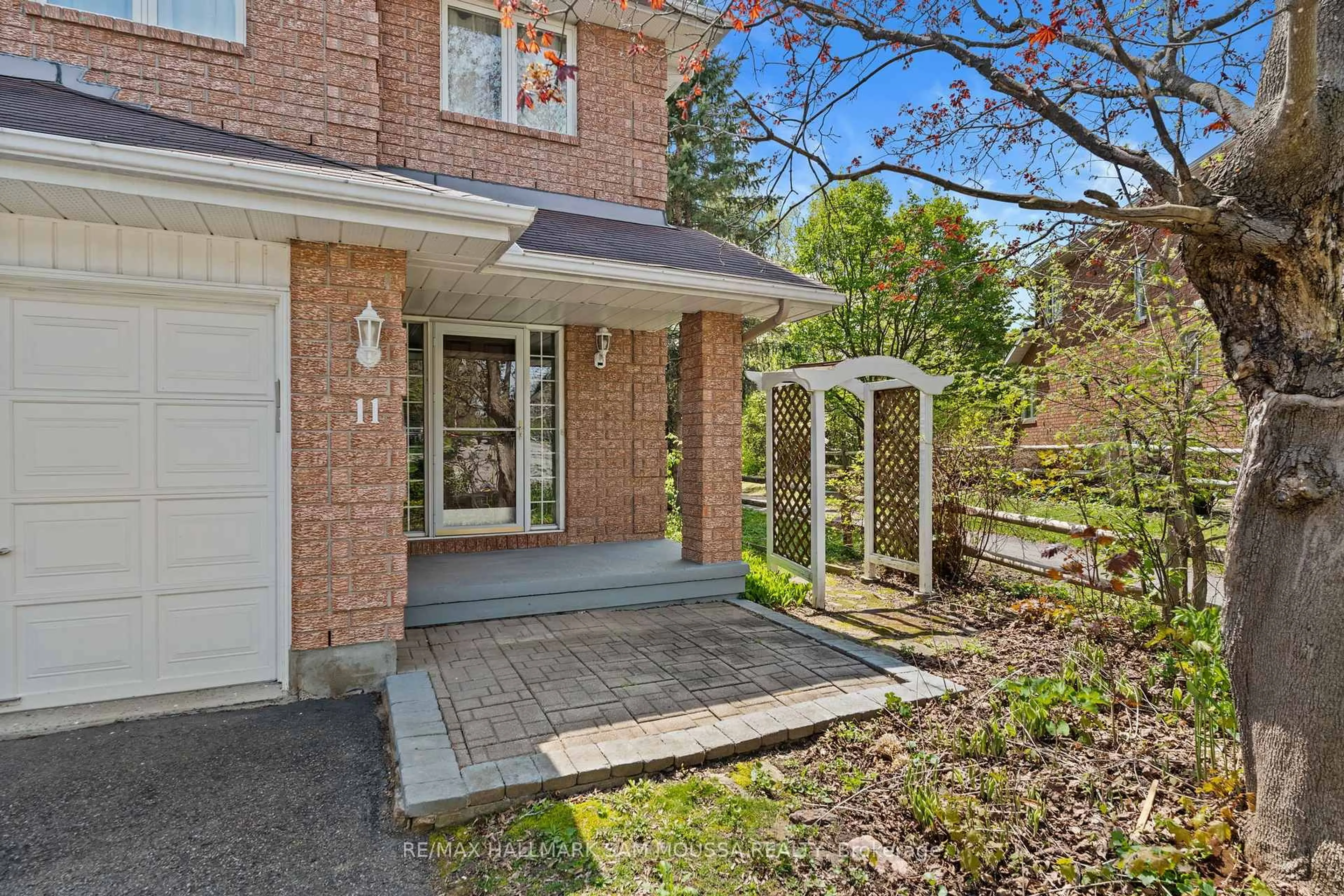 Home with brick exterior material, street for 11 Highmont Crt, Kanata Ontario K2T 1B3
