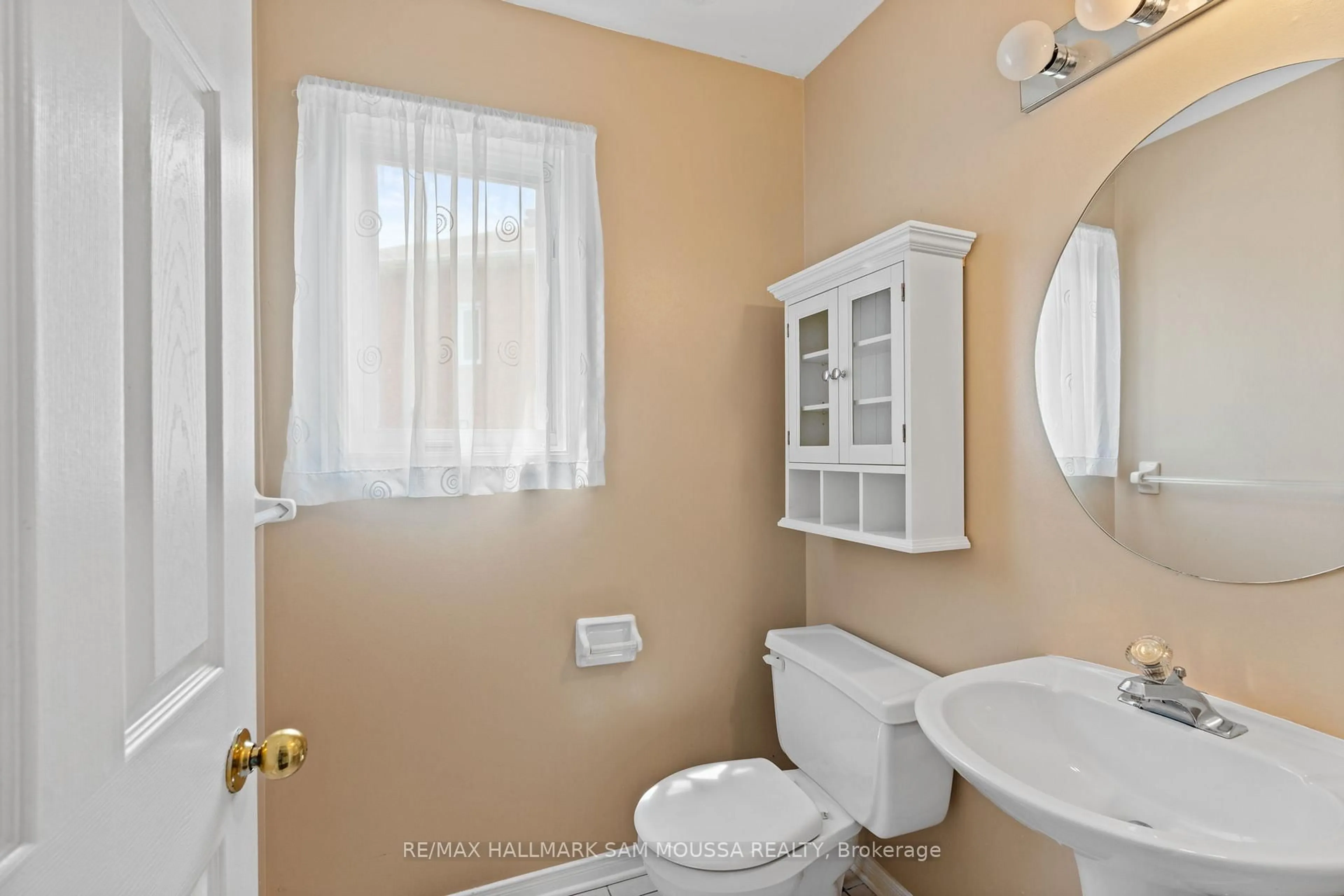 Standard bathroom, ceramic/tile floor for 11 Highmont Crt, Kanata Ontario K2T 1B3