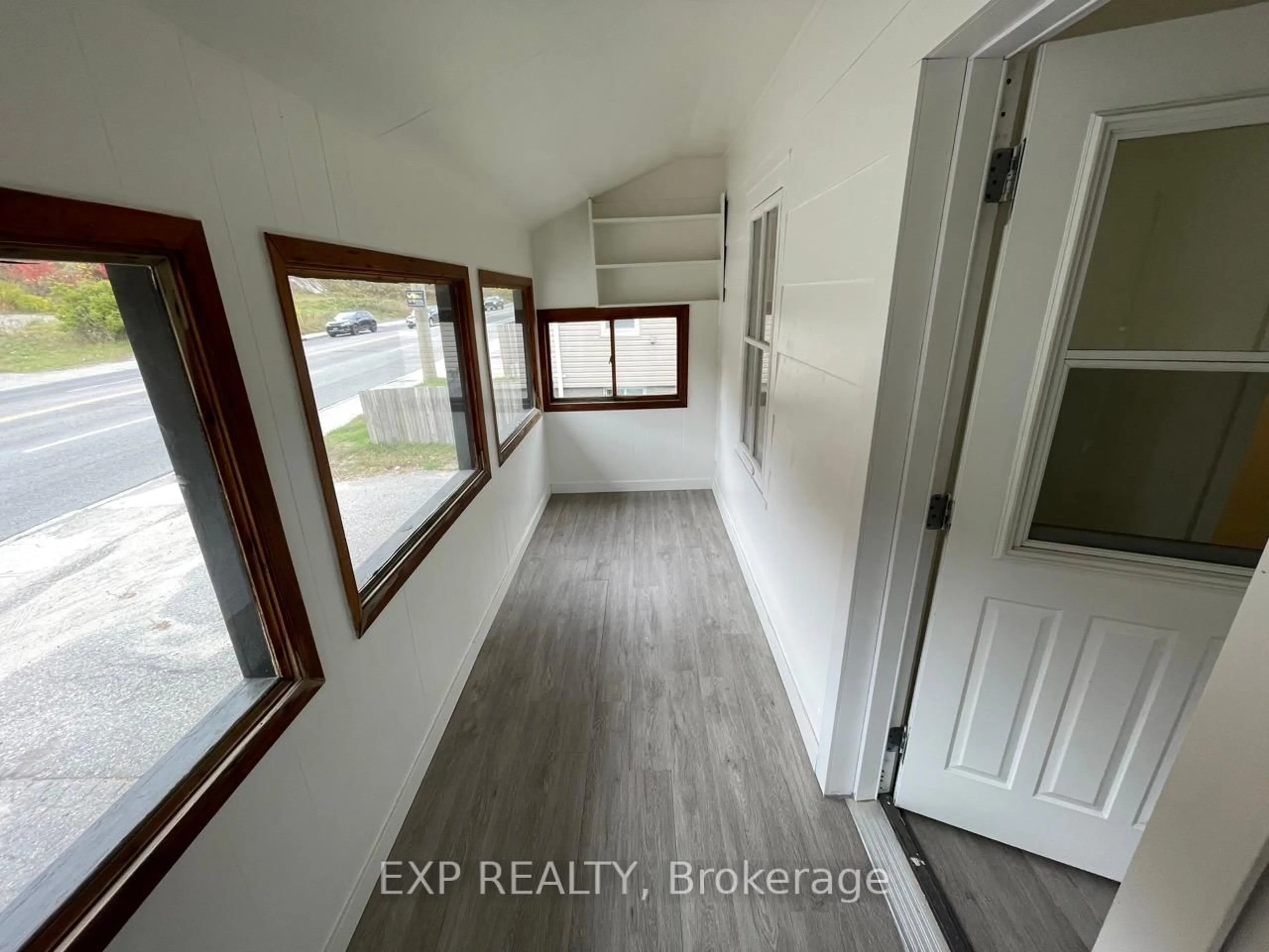 Indoor entryway for 623 Kingsway N/A, Greater Sudbury Ontario P3B 2E4