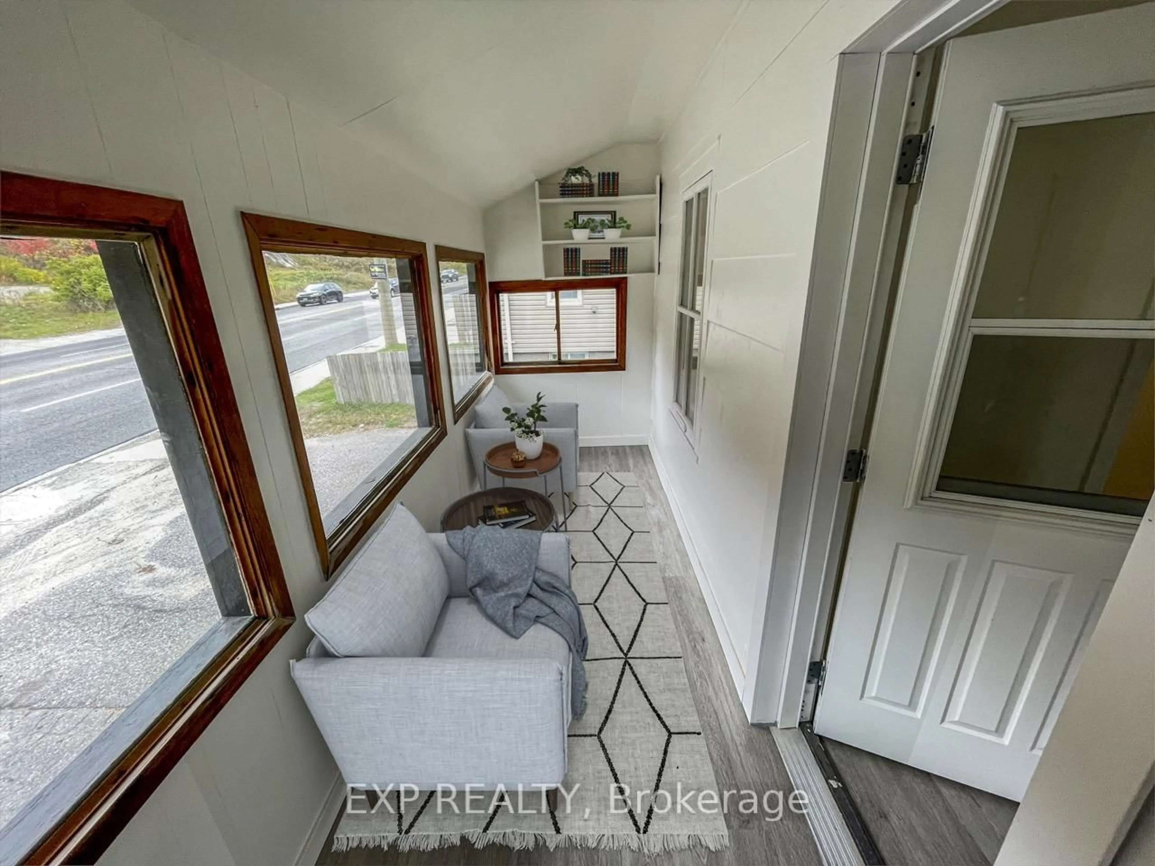 Indoor entryway for 623 Kingsway N/A, Greater Sudbury Ontario P3B 2E4