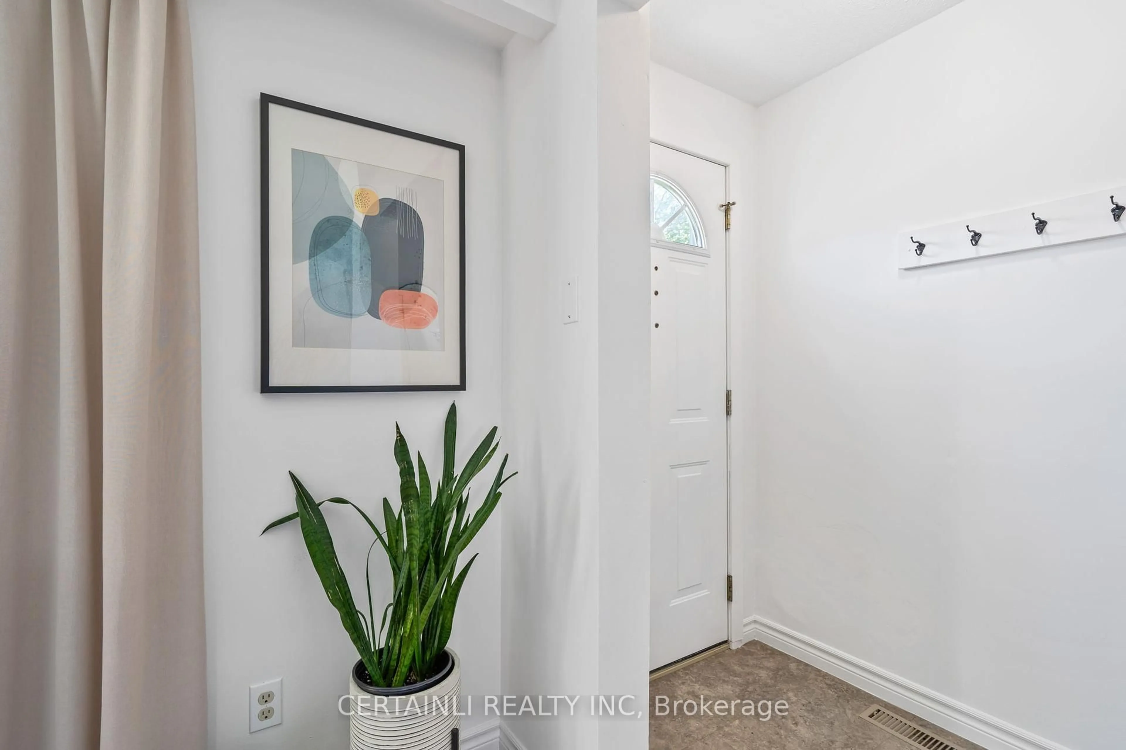 Indoor entryway for 40 Tiffany Dr #32, London East Ontario N5V 3N3