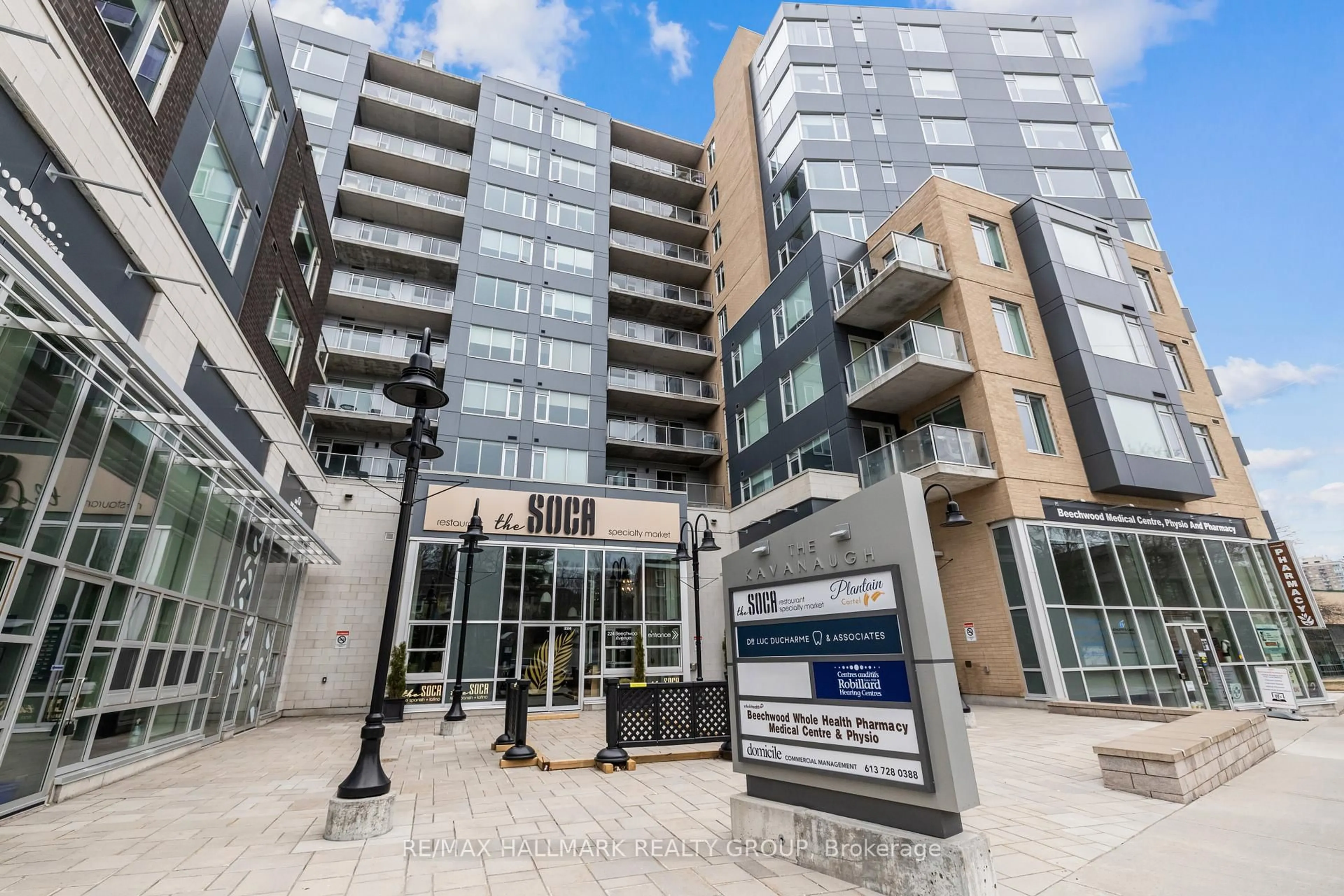 Indoor foyer for 7 Marquette Ave #411, Ottawa Ontario K1L 8A7