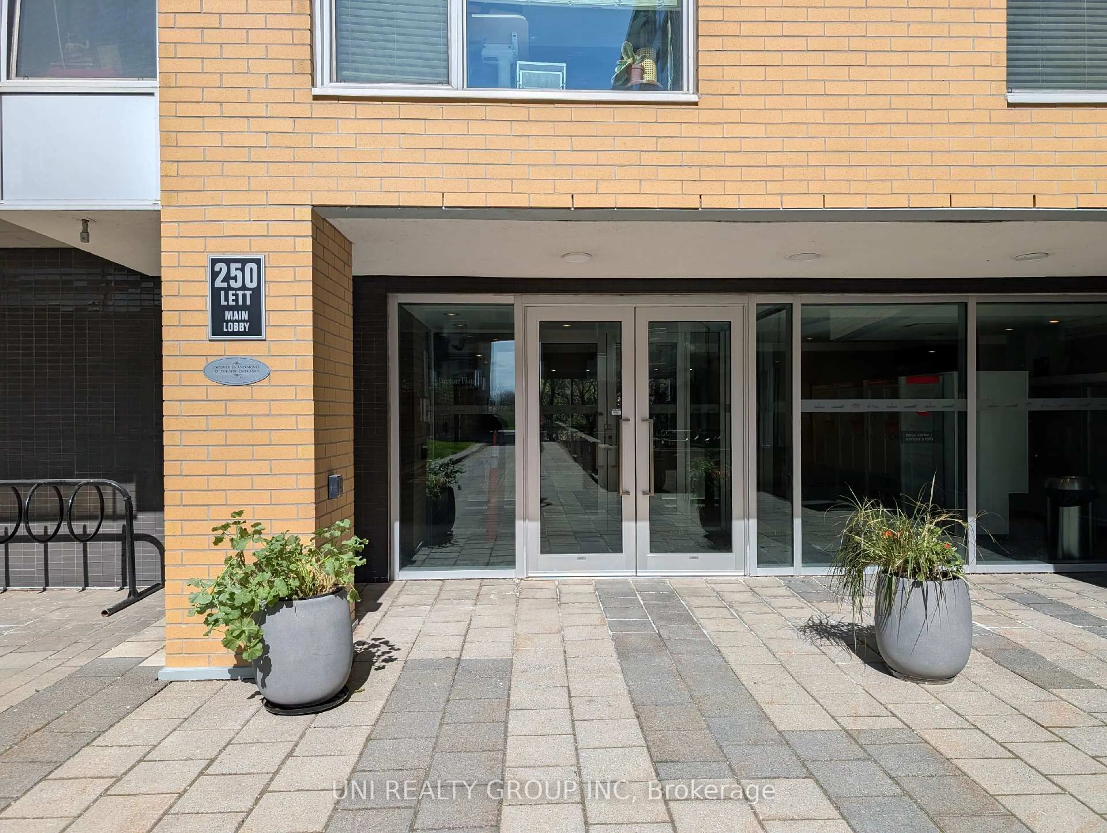 Indoor foyer for 250 Lett St #409, Ottawa Ontario K1R 0A8