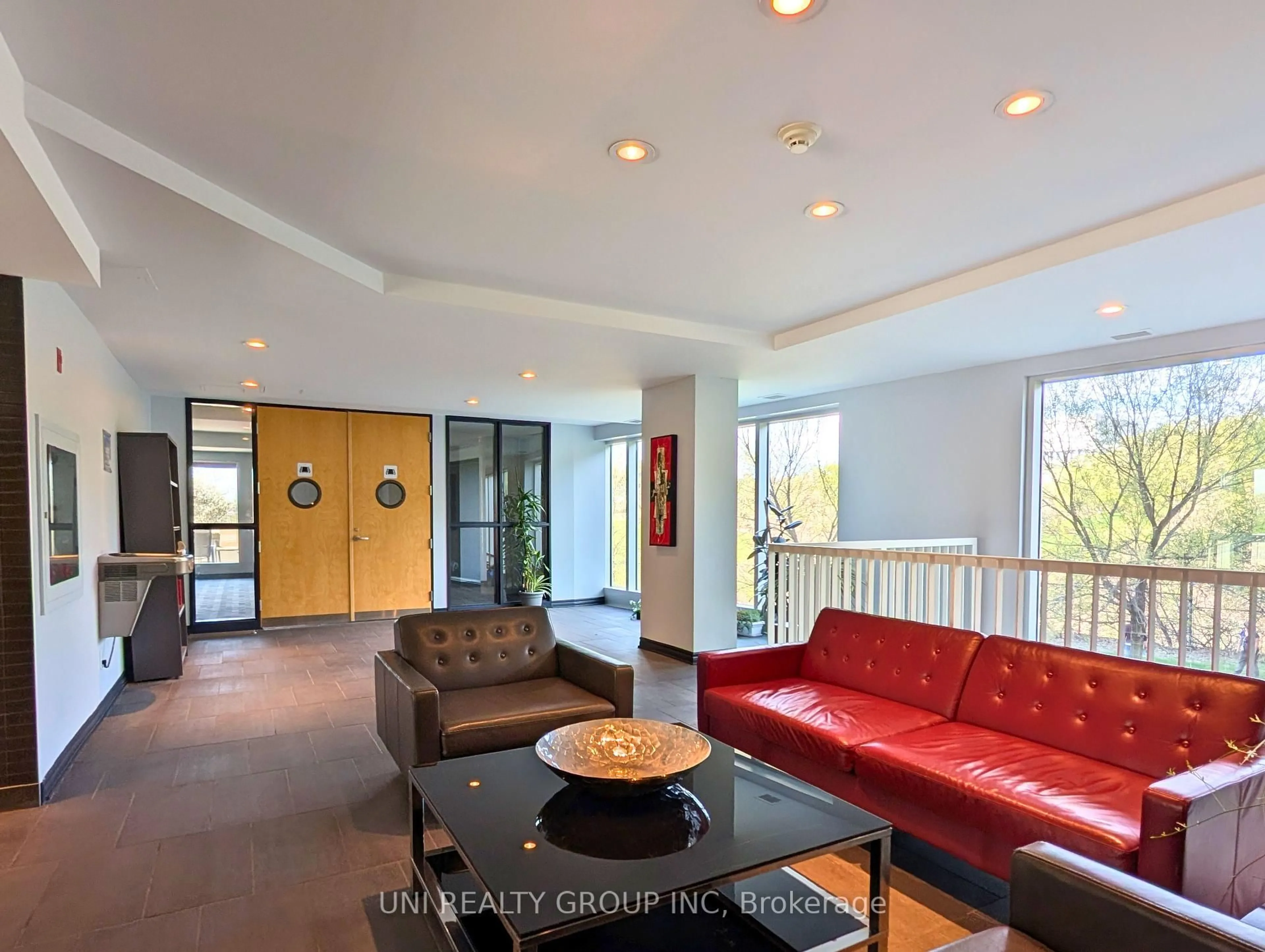Unknown for 250 Lett St #409, Ottawa Ontario K1R 0A8