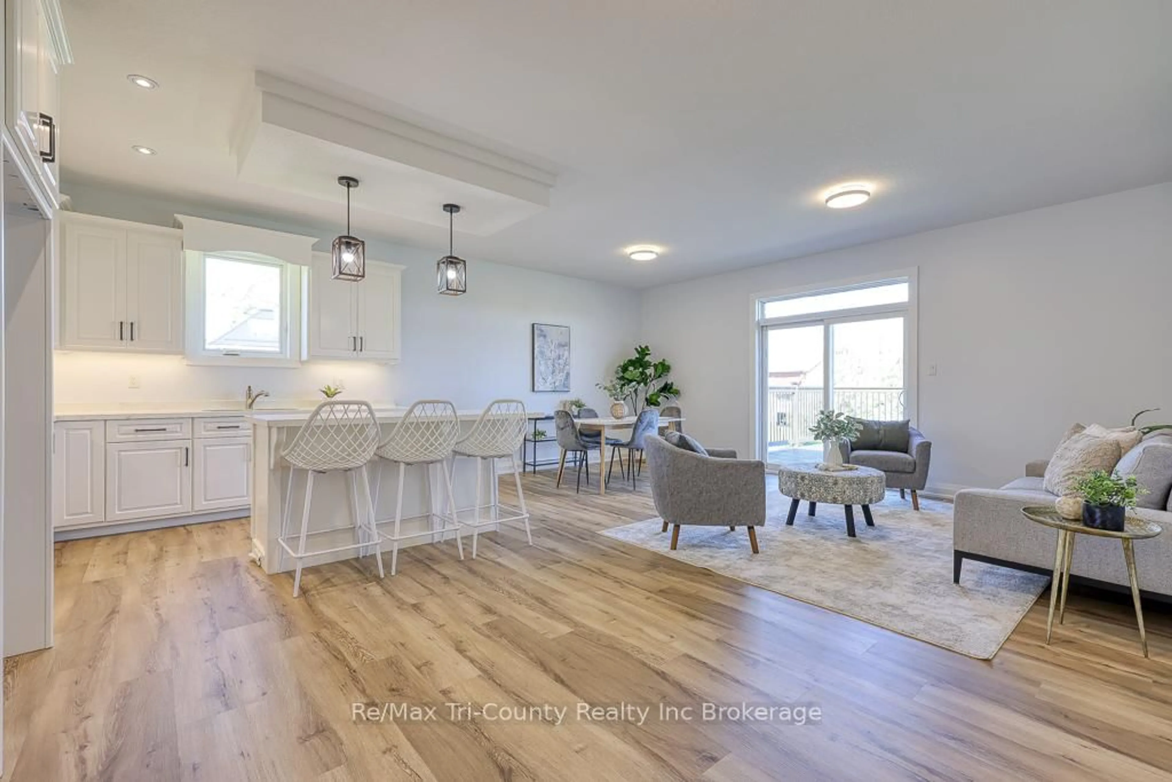 Open concept kitchen, wood/laminate floor for 192 Talbot St, Norfolk Ontario N0J 1E0