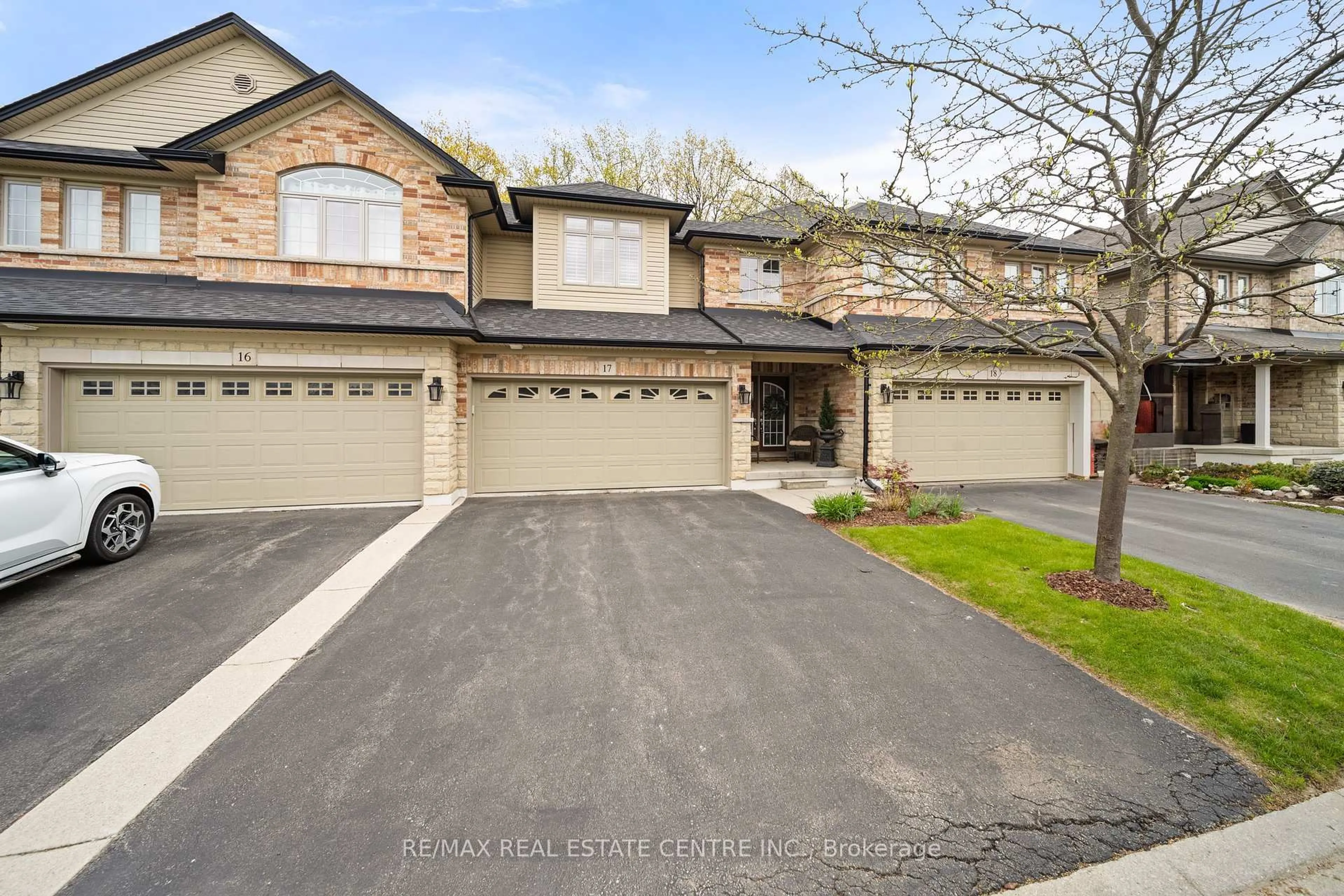 A pic from outside/outdoor area/front of a property/back of a property/a pic from drone, street for 441 Stonehenge Dr #17, Hamilton Ontario L9K 0B1