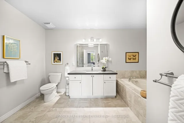 Additional property image - 441 Stonehenge Dr Unit 17