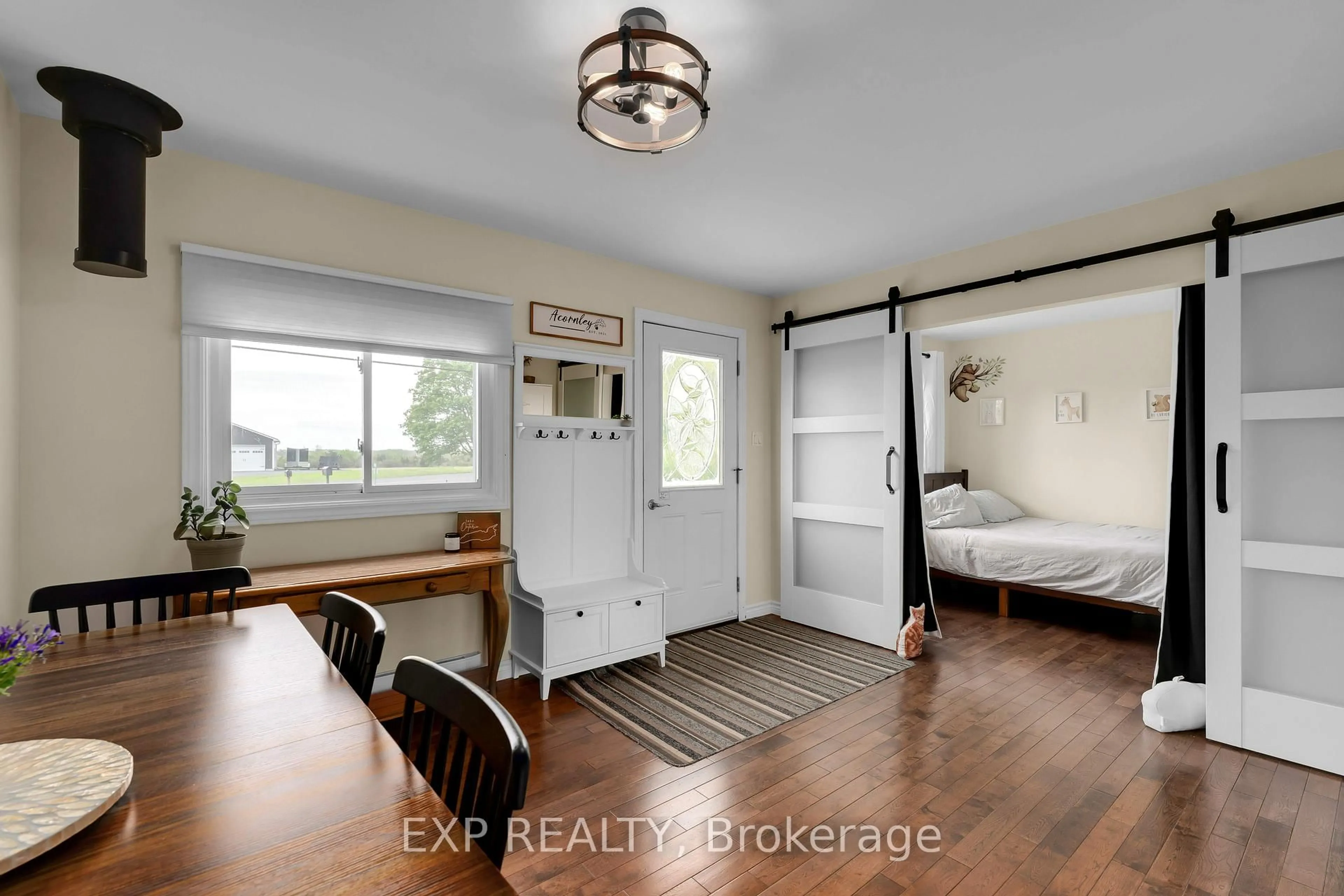 Indoor entryway for 227 Drive In Rd, Plantagenet Ontario K7R 3L2