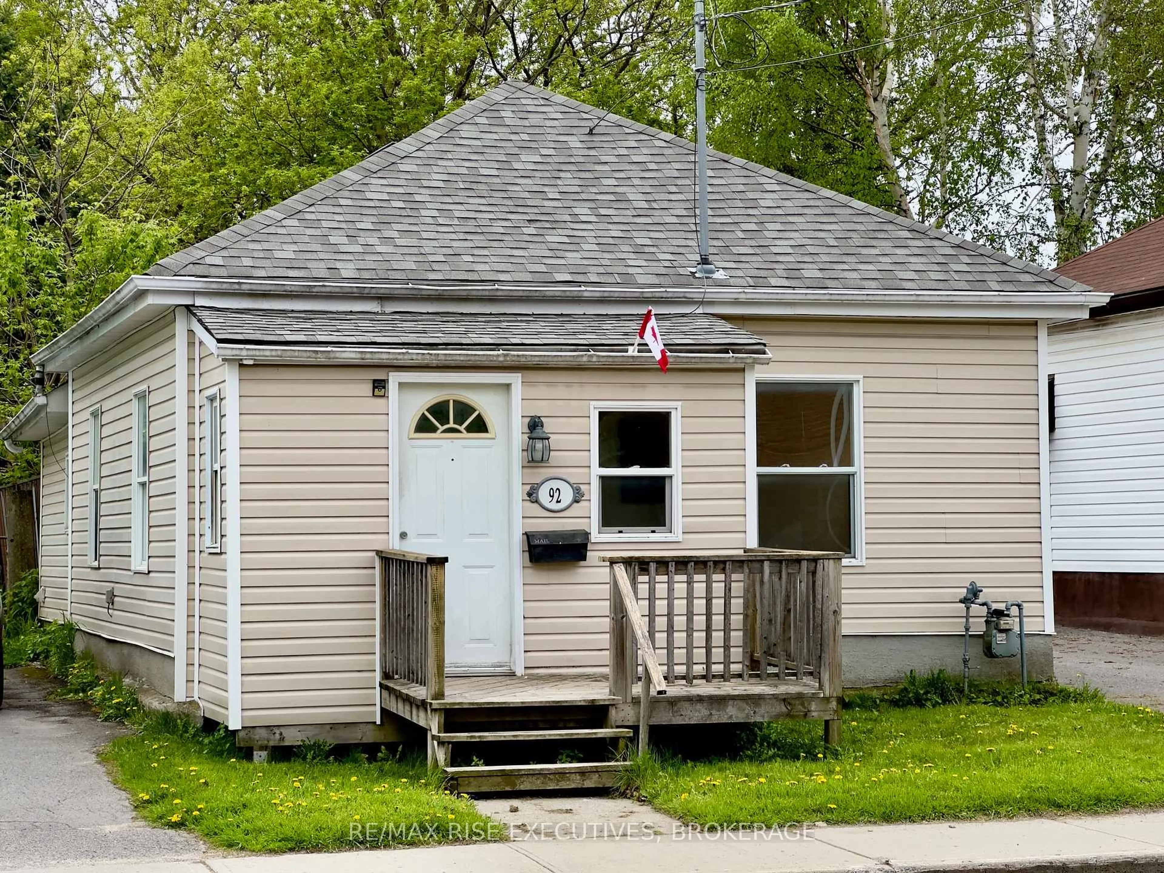 Shed for 92 RUSSELL St, Kingston Ontario K7K 2E8