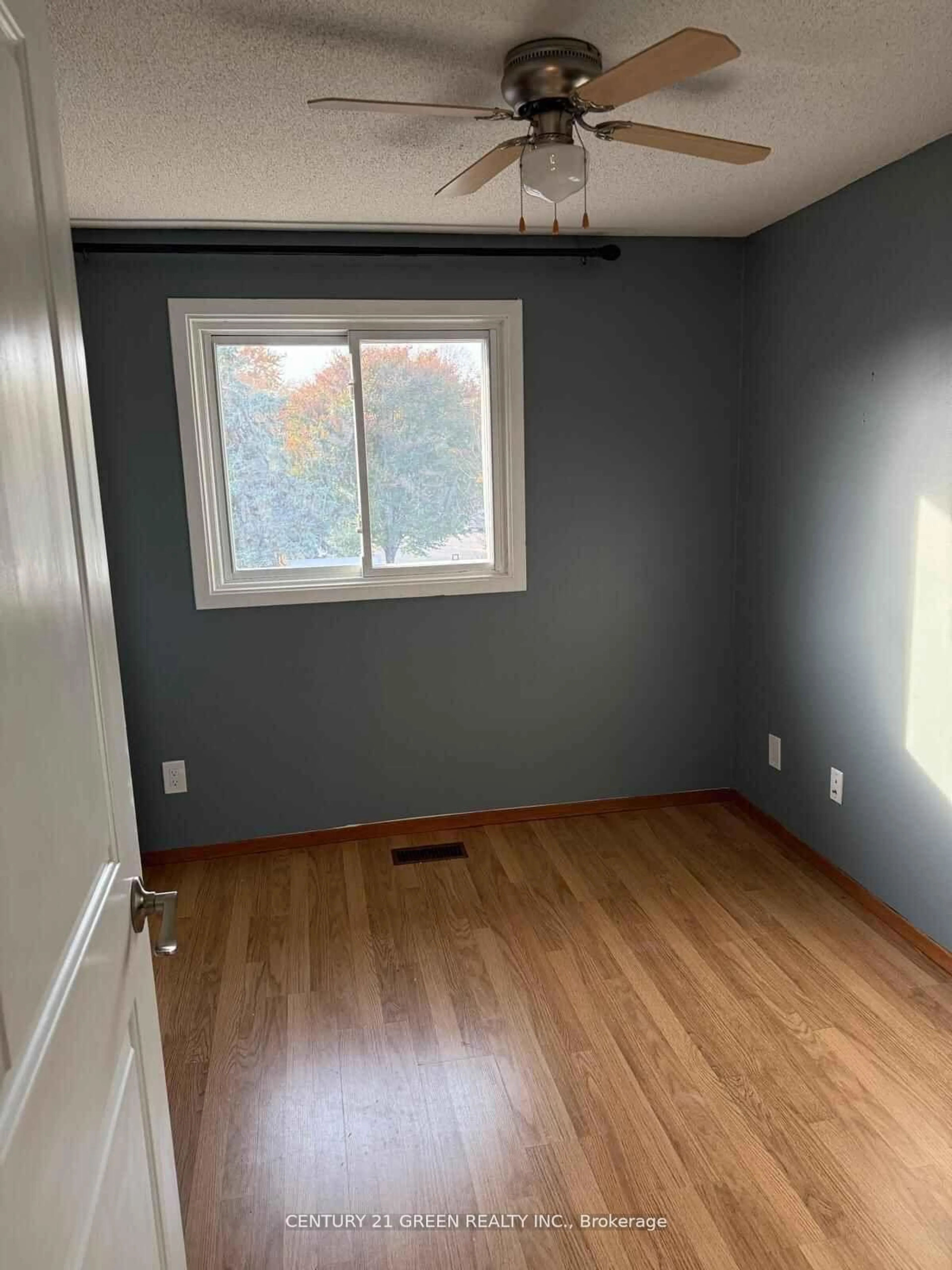 A pic of a room for 720 Hillary St, Sarnia Ontario N7T 7T8