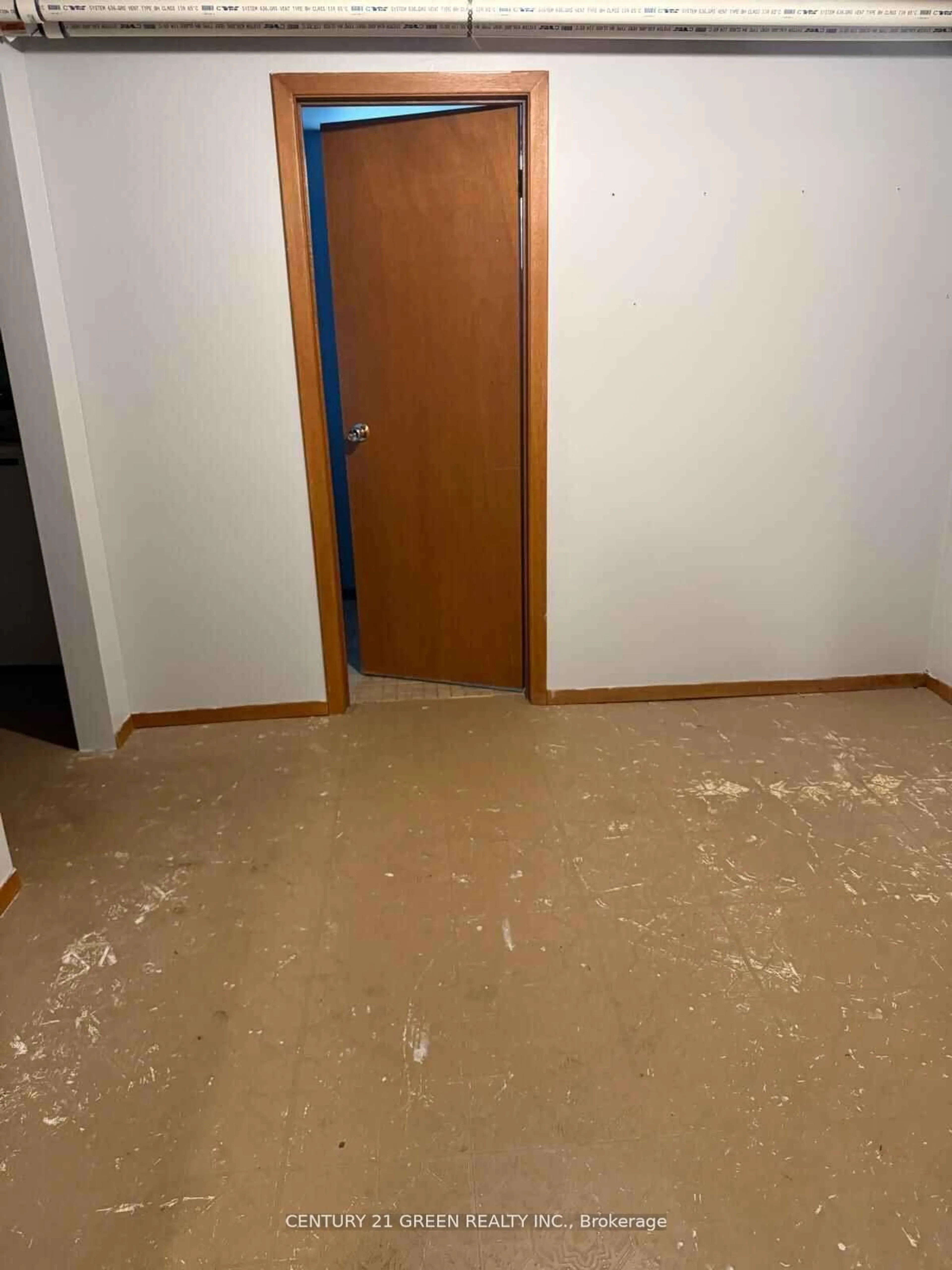 A pic of a room for 720 Hillary St, Sarnia Ontario N7T 7T8