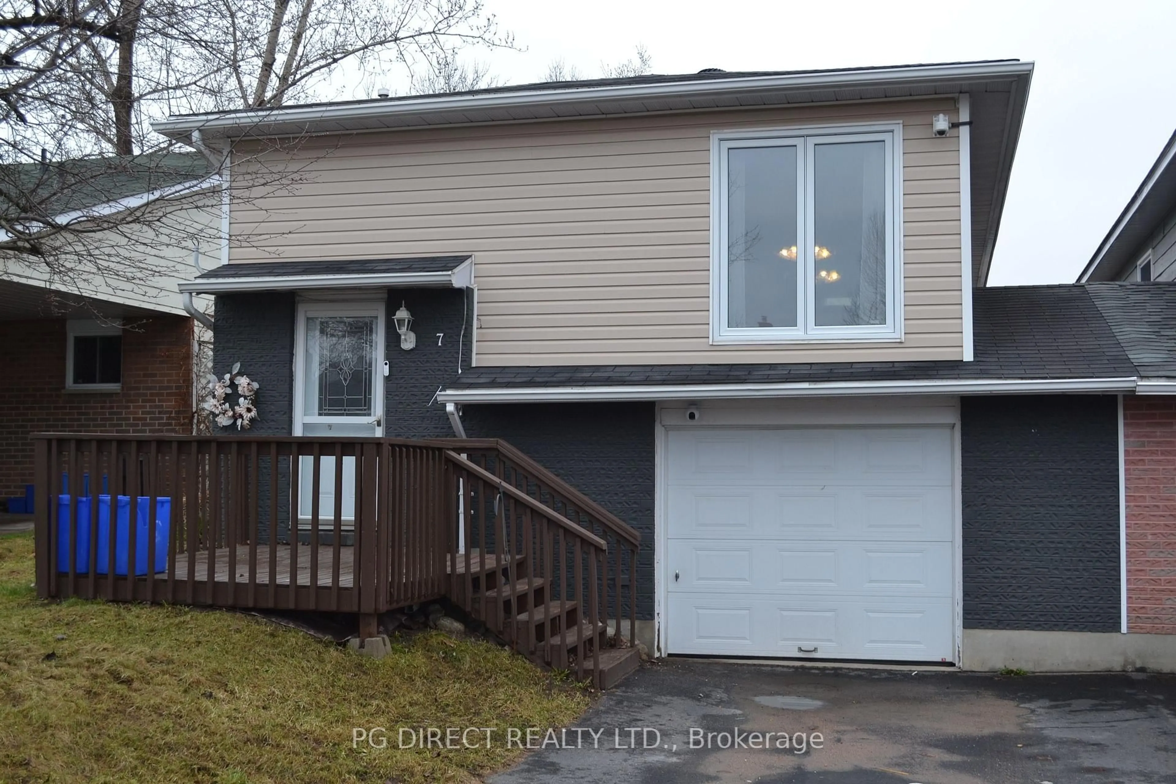 Home with vinyl exterior material, street for 7 Dover Crt, North Bay Ontario P1B 9G8