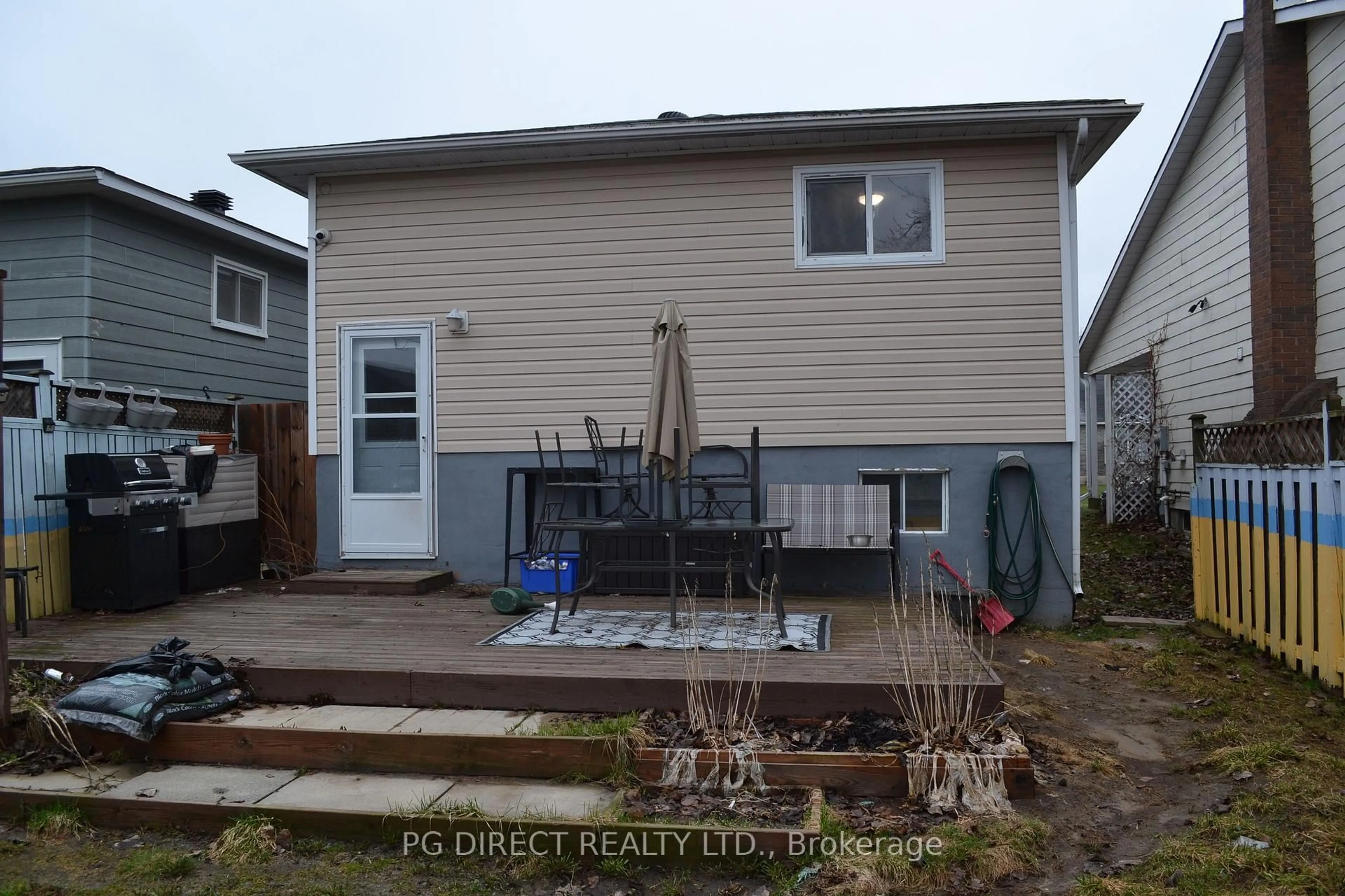 Unknown for 7 Dover Crt, North Bay Ontario P1B 9G8