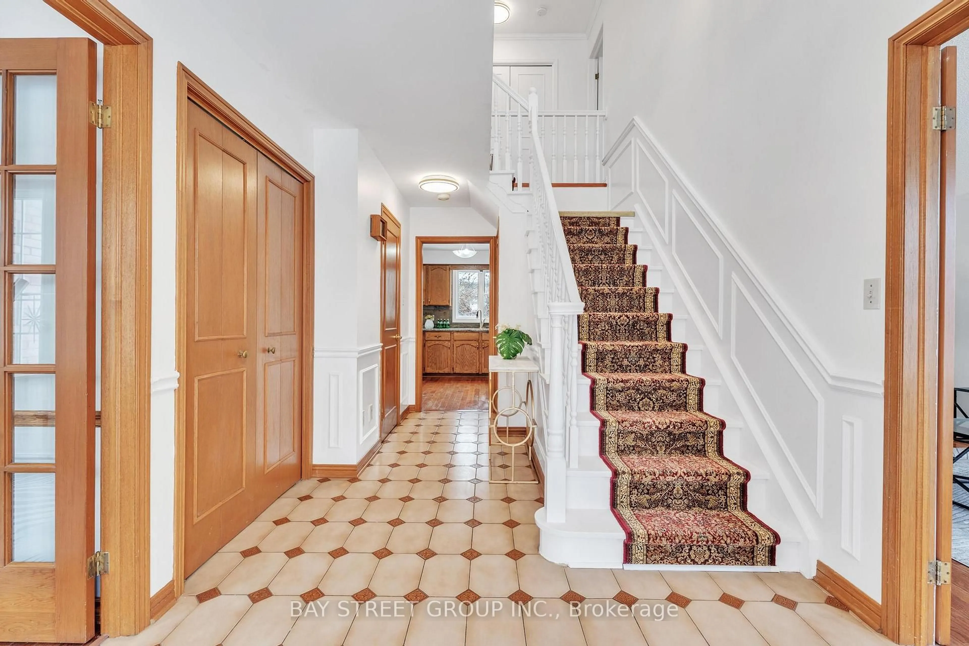 Indoor foyer for 976 Griffith St, London South Ontario N6K 3Z3