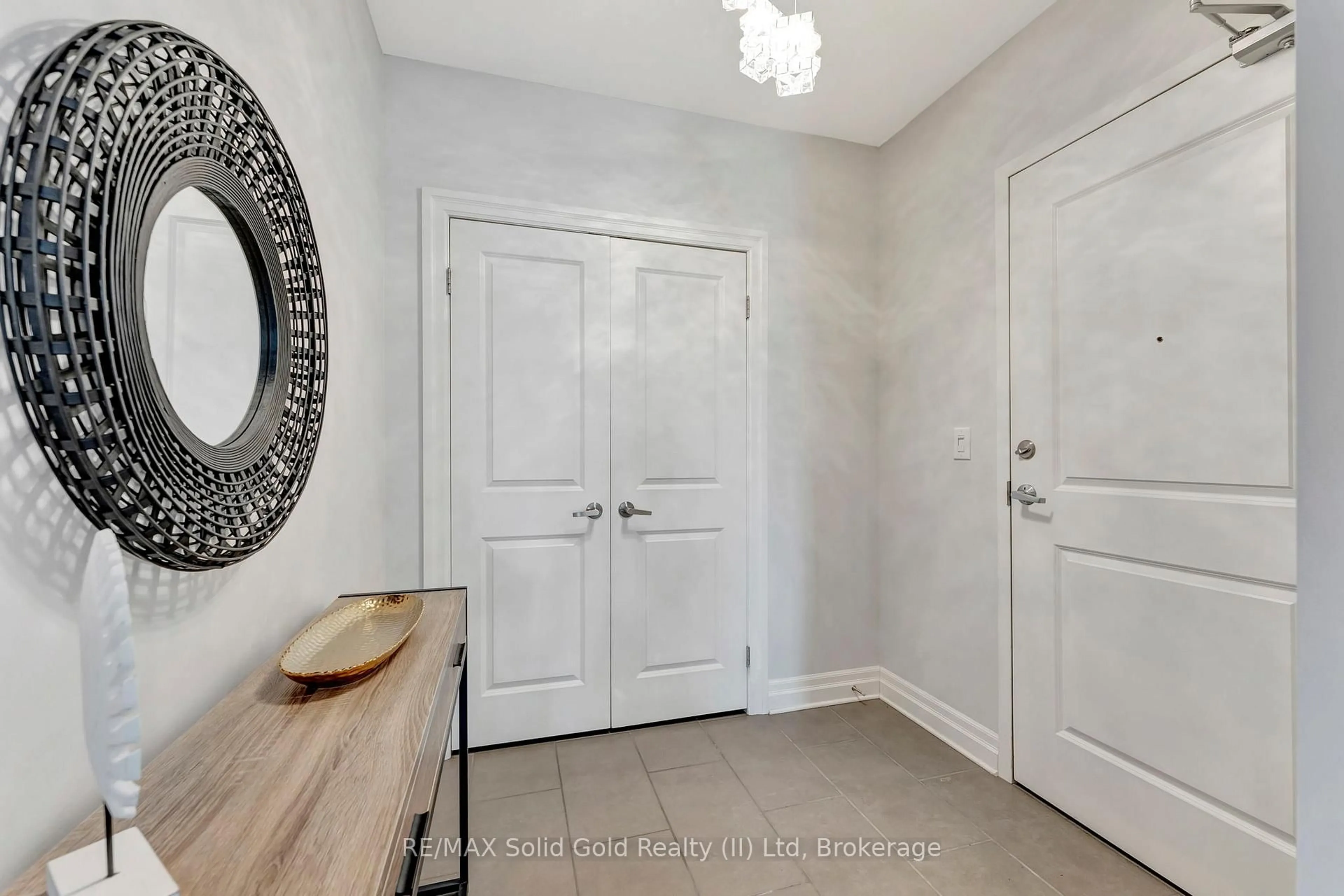 Indoor entryway for 160 Macdonell St #1109, Guelph Ontario N1H 0A9
