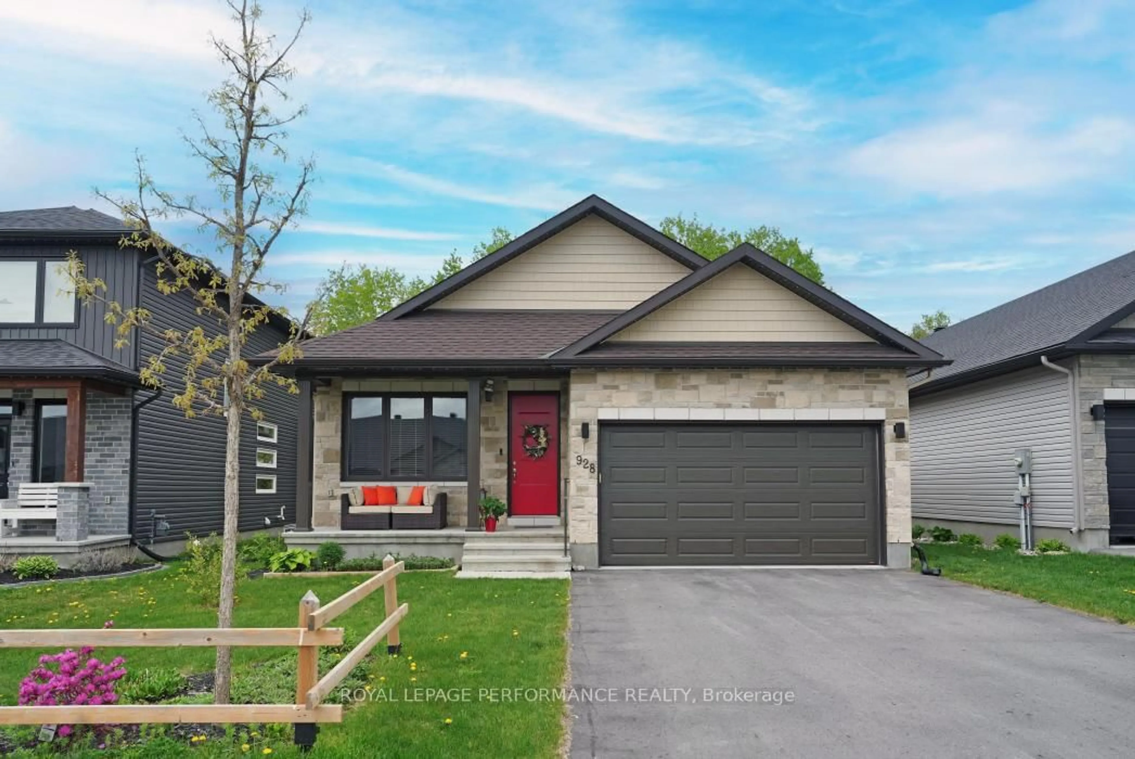 Home with brick exterior material, street for 928 Leishman Dr, Almonte Ontario K0A 1A0