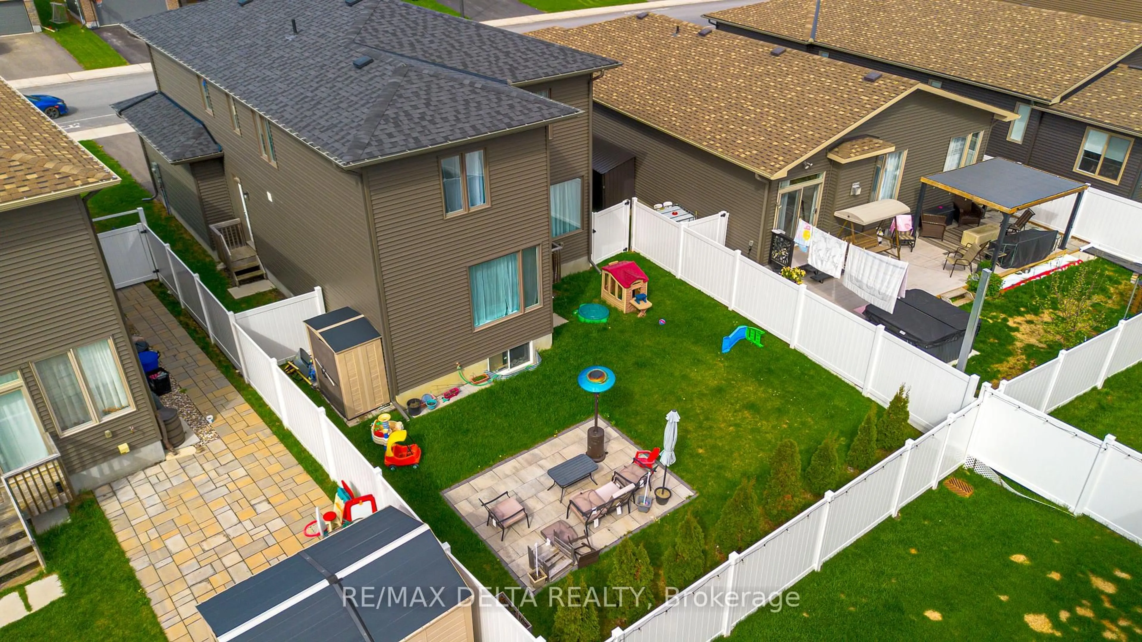A pic from outside/outdoor area/front of a property/back of a property/a pic from drone, street for 361 Sterling Ave, Clarence-Rockland Ontario K4K 0L4