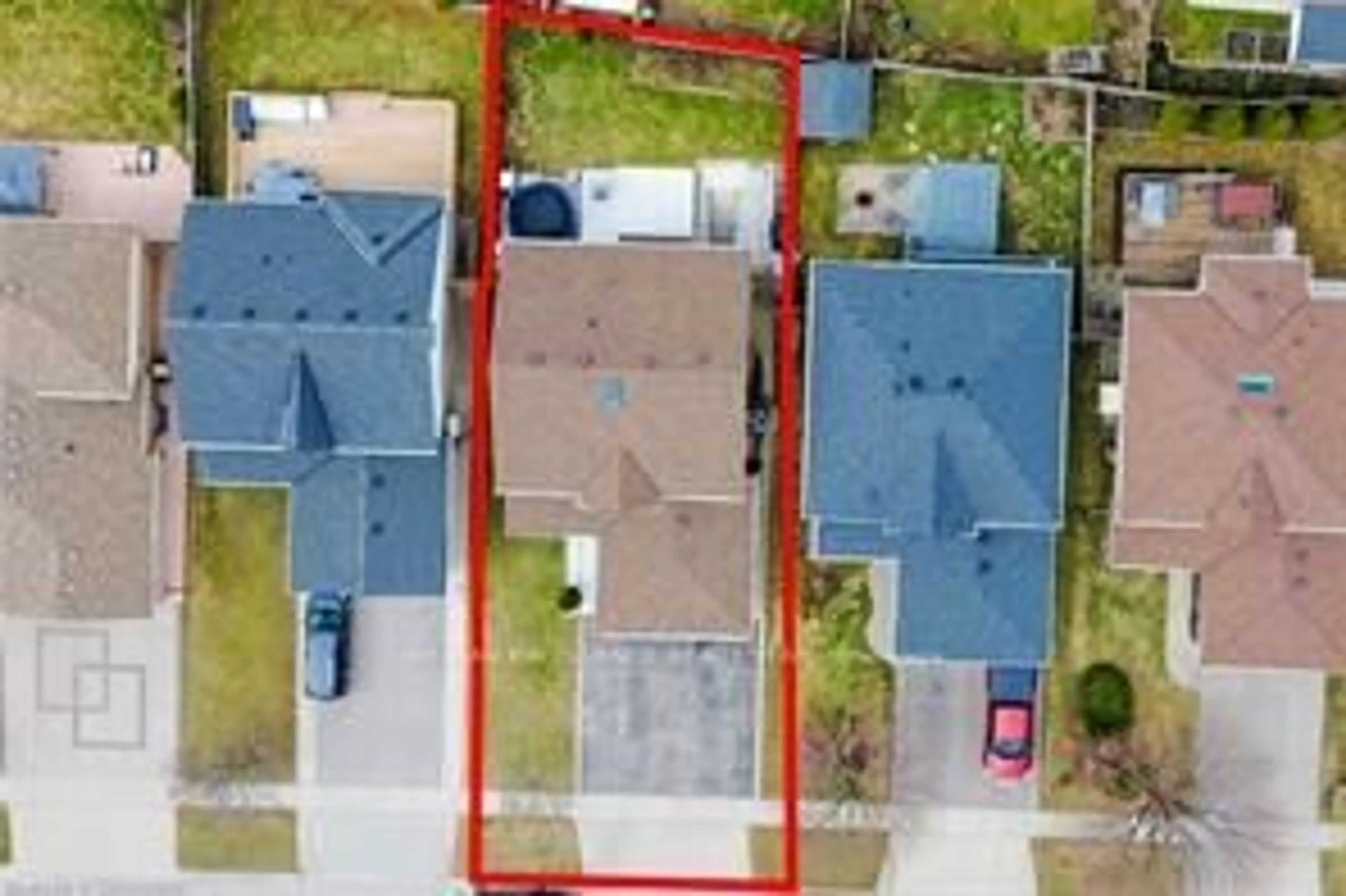 A pic from outside/outdoor area/front of a property/back of a property/a pic from drone, street for 76 Country Club Dr, Cambridge Ontario N1T 1Z8
