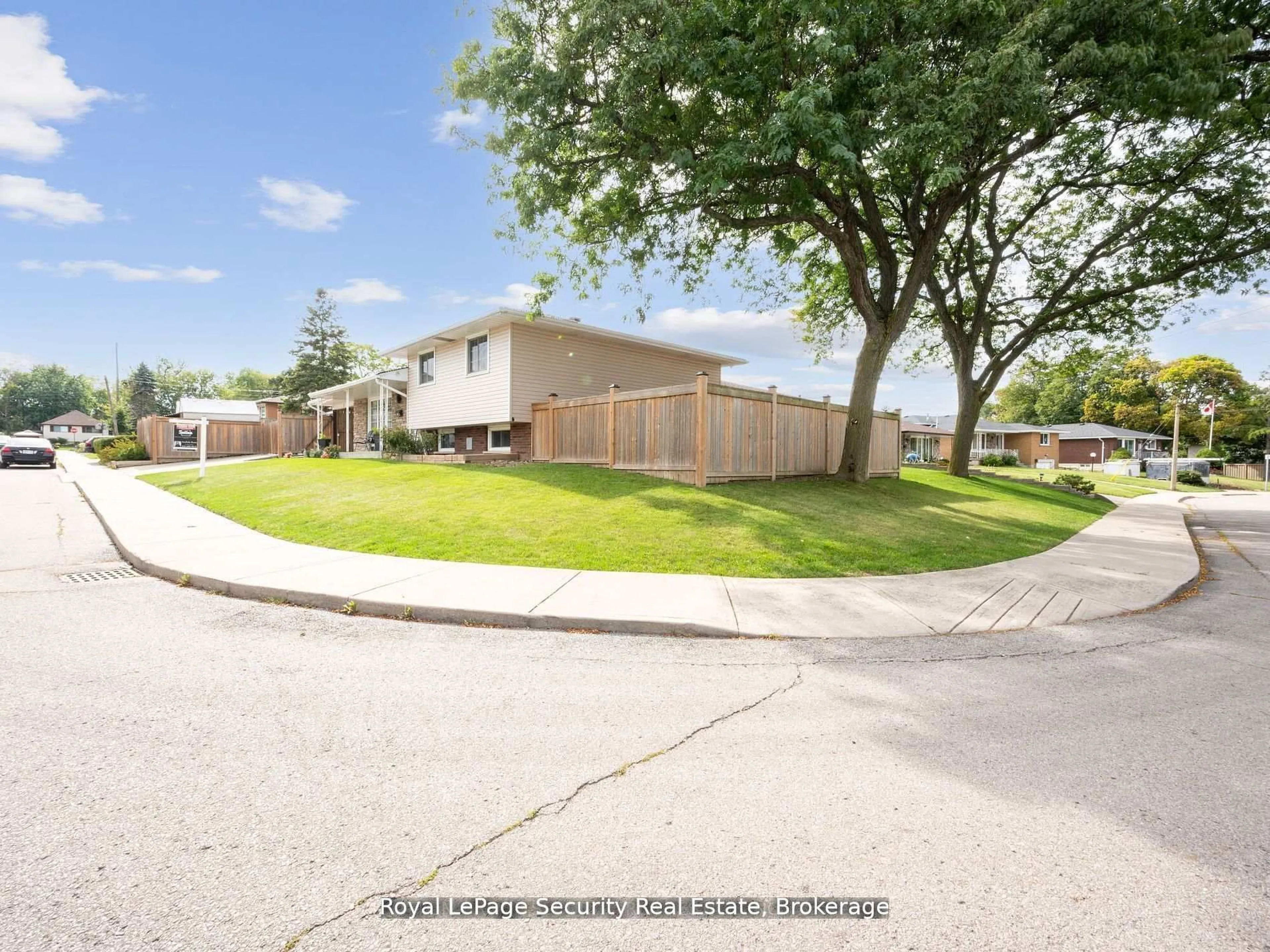 A pic from outside/outdoor area/front of a property/back of a property/a pic from drone, street for 2 Maitland Ave, Hamilton Ontario L9A 3J3