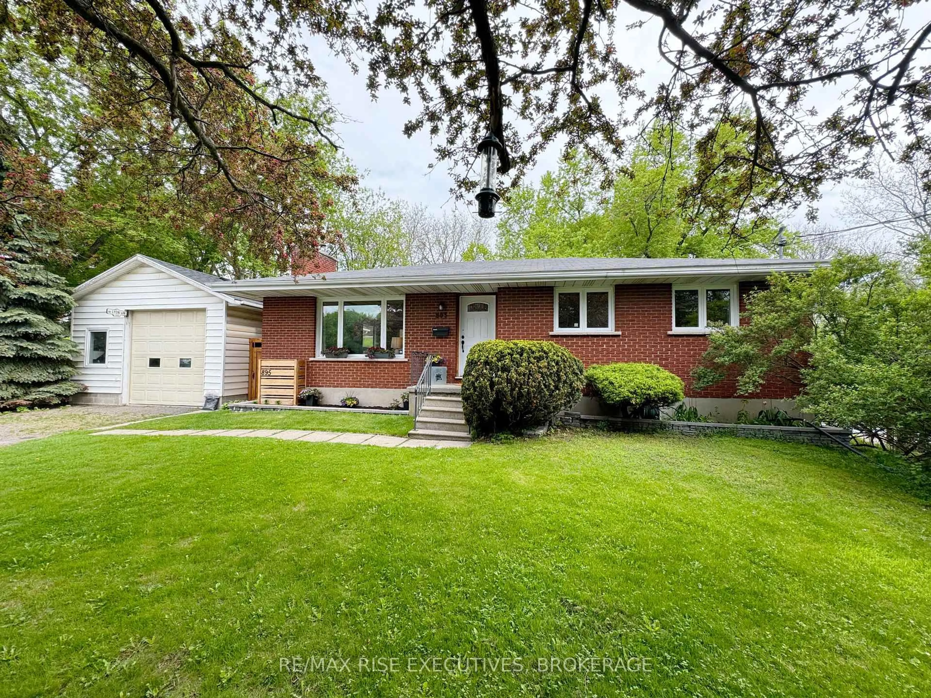 Home with vinyl exterior material, street for 895 Purdy's Crt, Kingston Ontario K7M 3N1