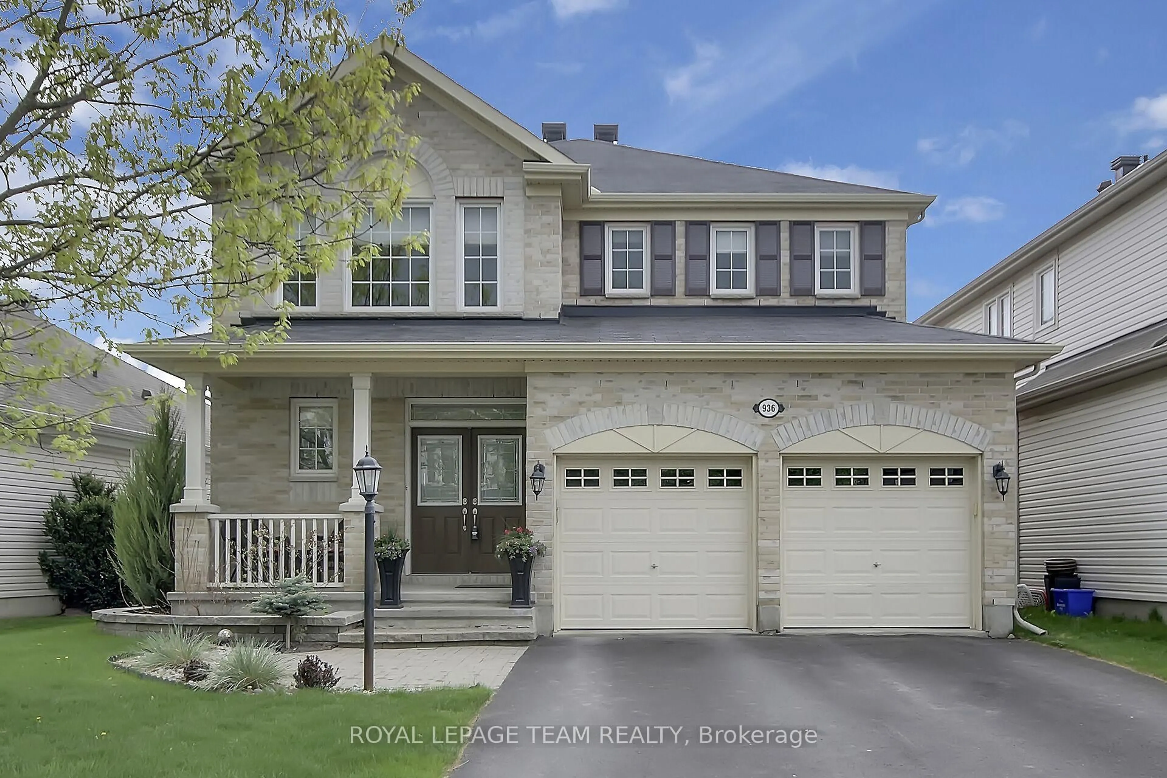 Home with vinyl exterior material, street for 936 Rossburn Cres, Ottawa Ontario K2J 0Y5