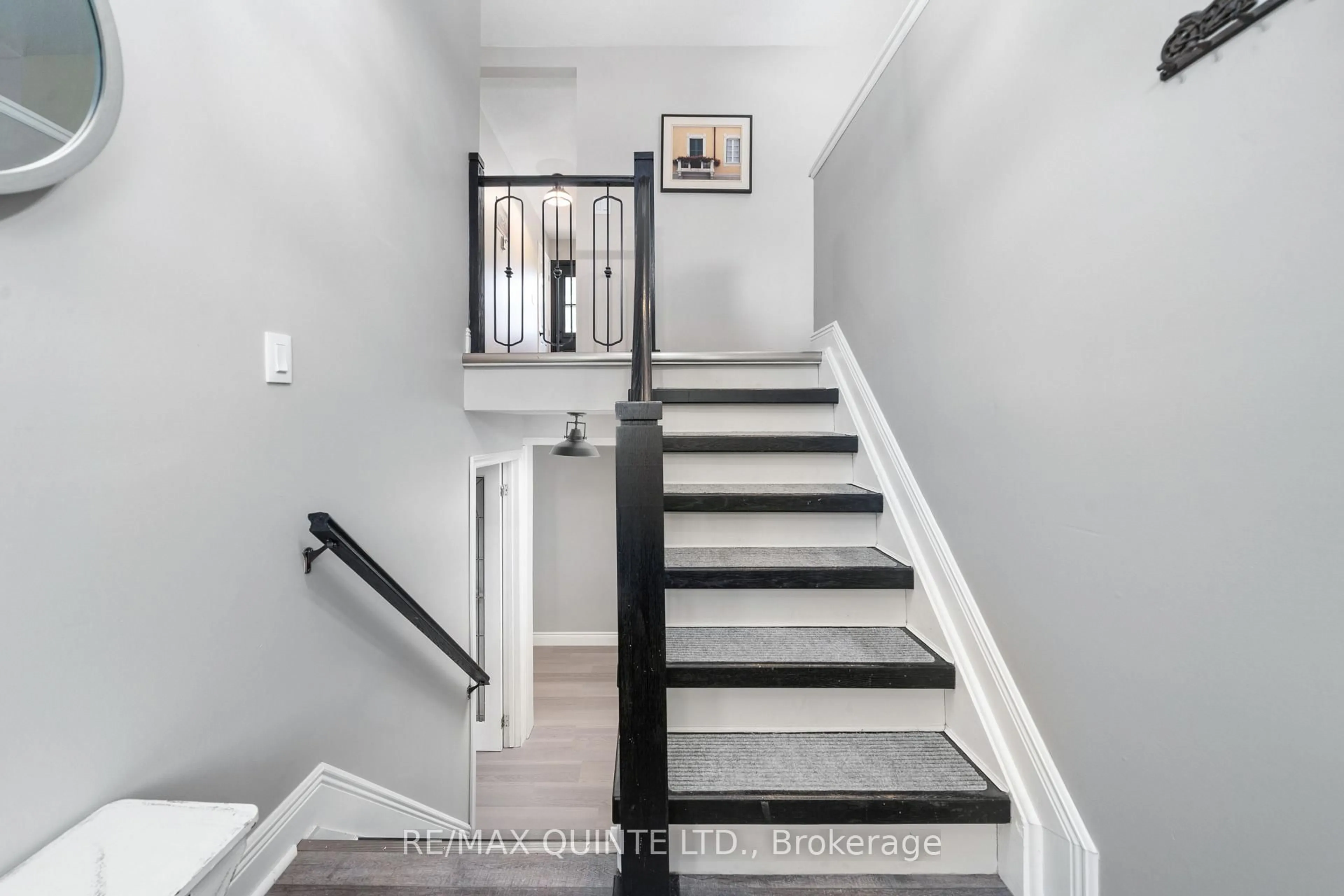 Stairs for 32 McMurray Rd, Quinte West Ontario K8V 6A4