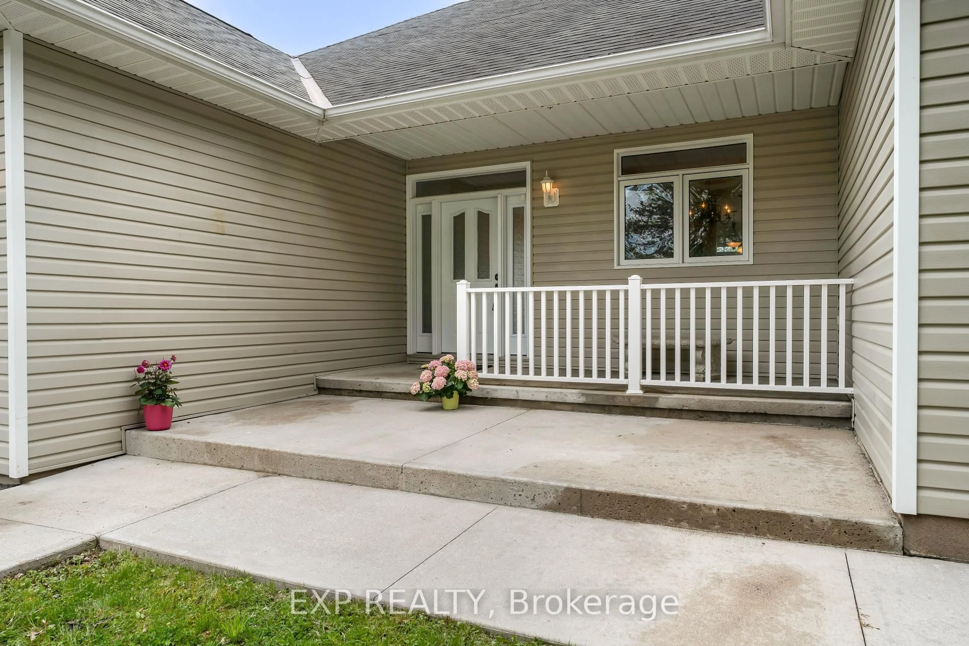 Indoor entryway for 4739 County Rd 9 Rd, Napanee Ontario K7R 3K8