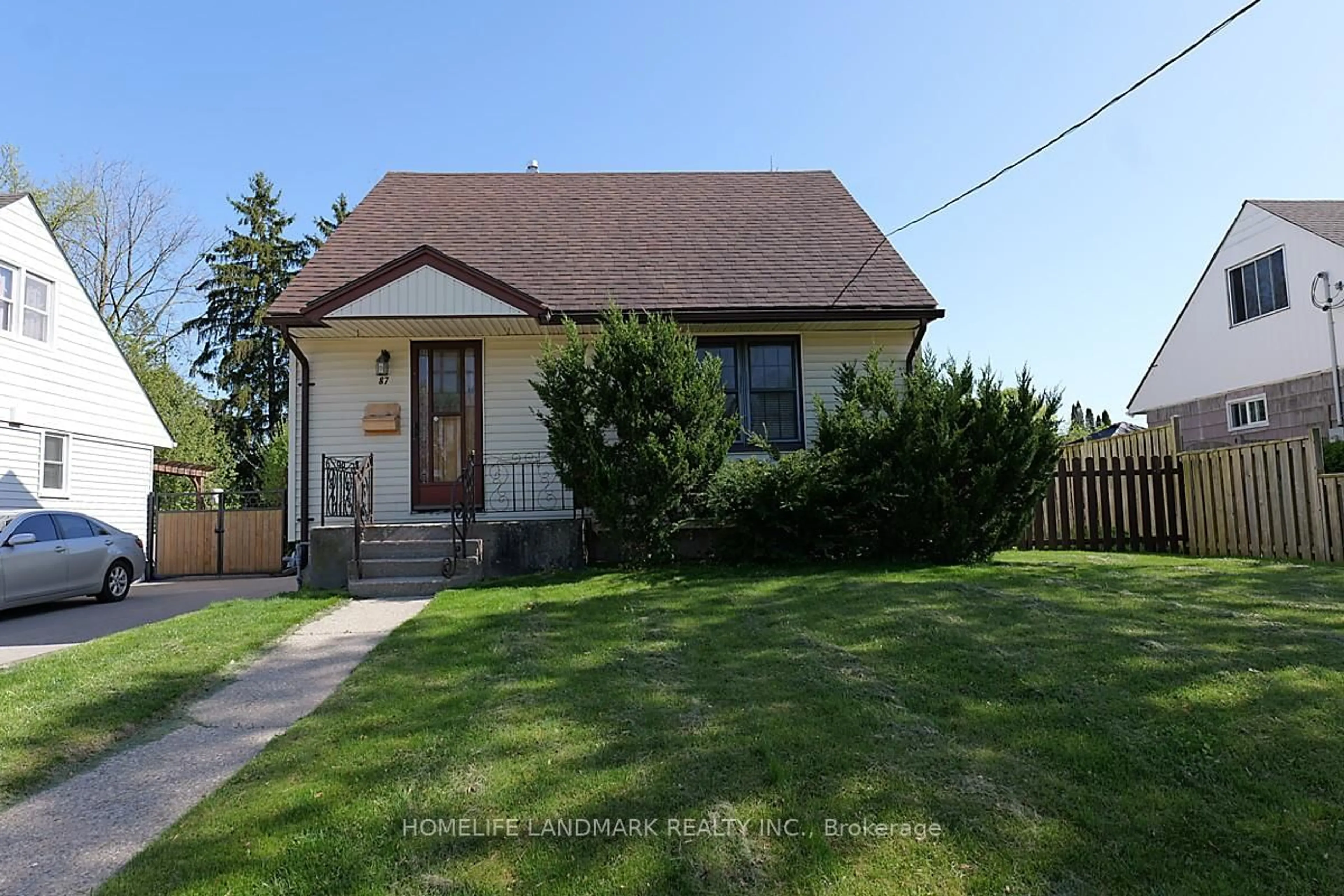A pic from outside/outdoor area/front of a property/back of a property/a pic from drone, street for 87 Ballantyne Ave, Cambridge Ontario N1R 2S4