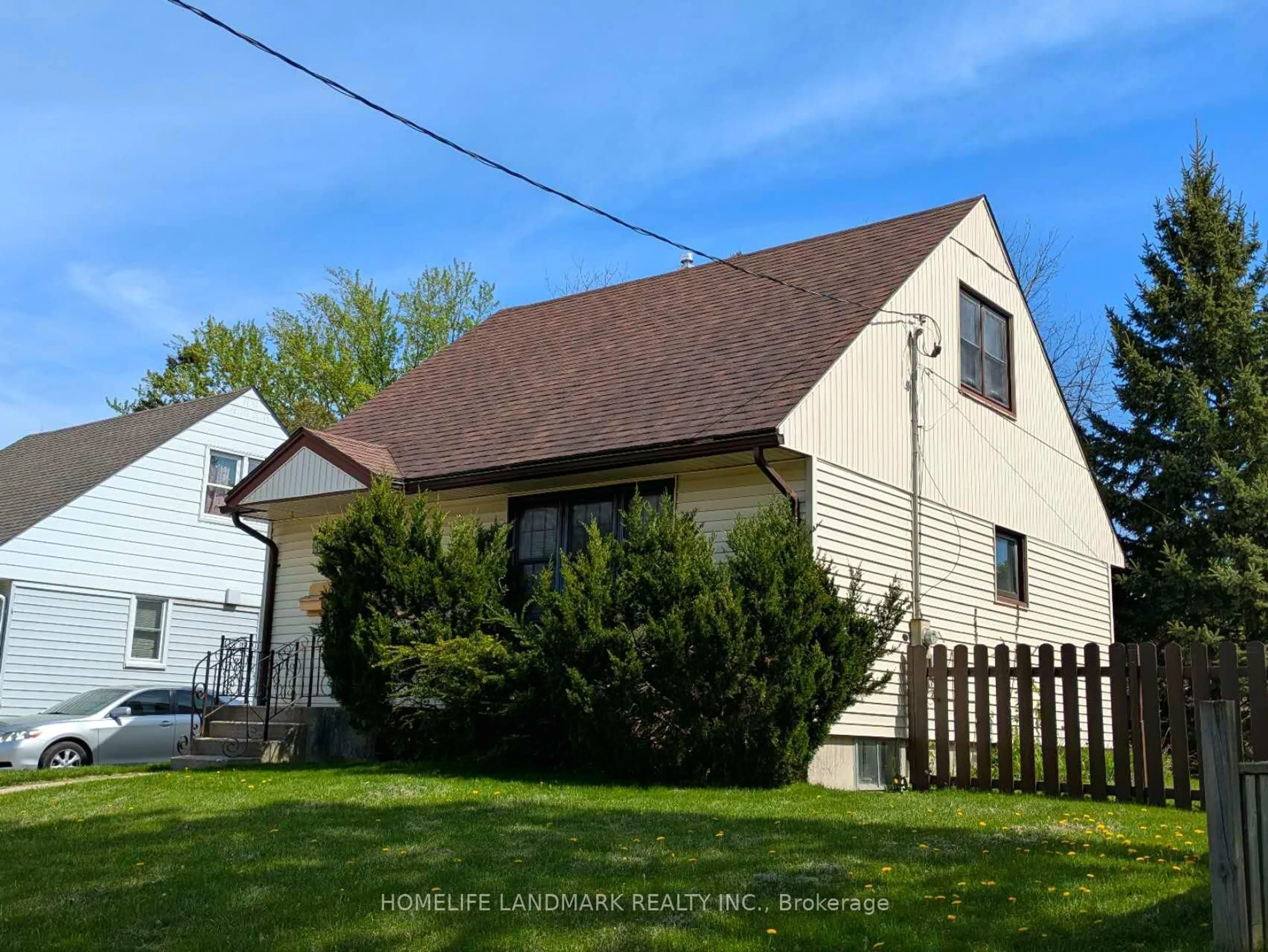 A pic from outside/outdoor area/front of a property/back of a property/a pic from drone, street for 87 Ballantyne Ave, Cambridge Ontario N1R 2S4