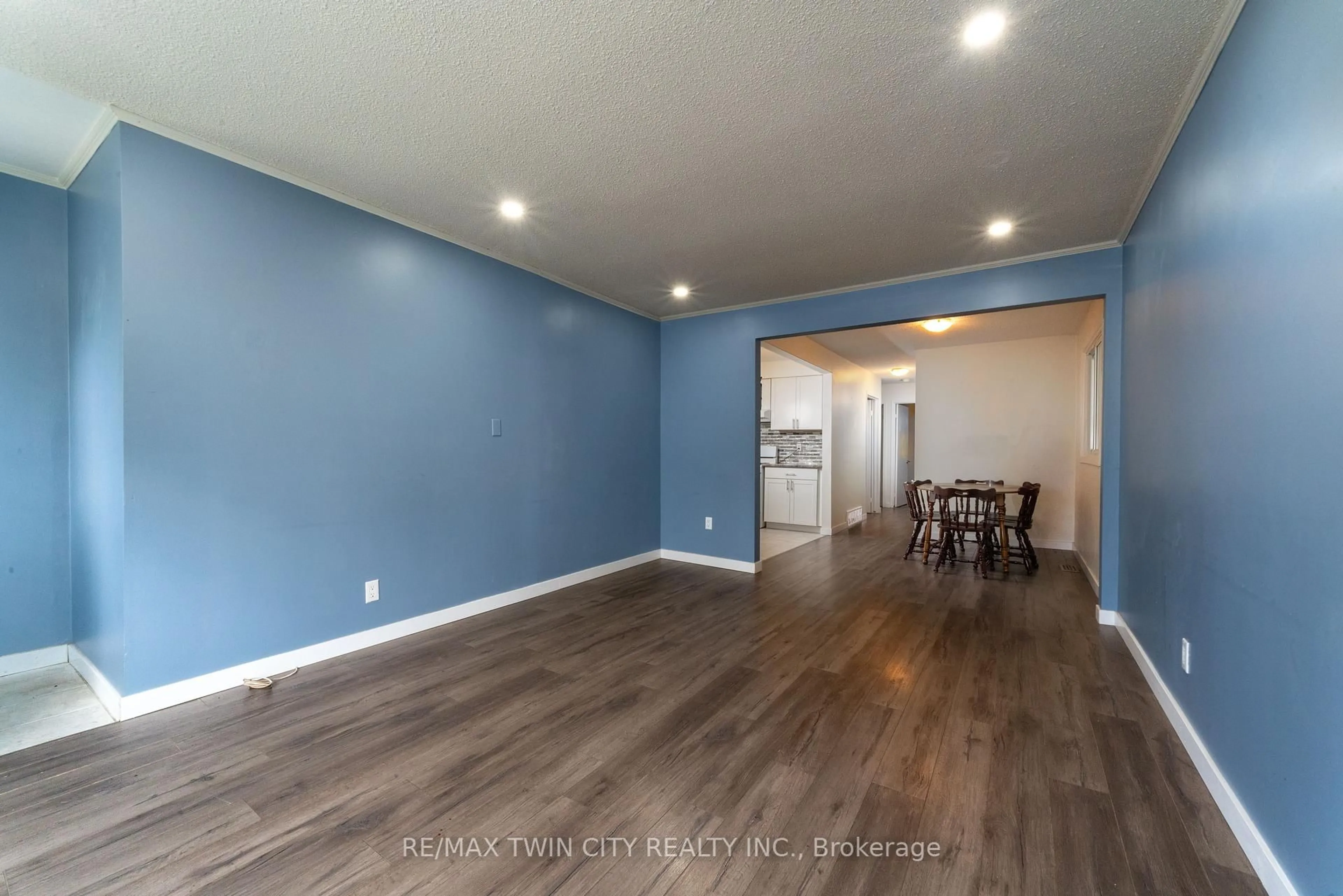 A pic of a room for 124 Oakland Ave, Welland Ontario L3C 2C3