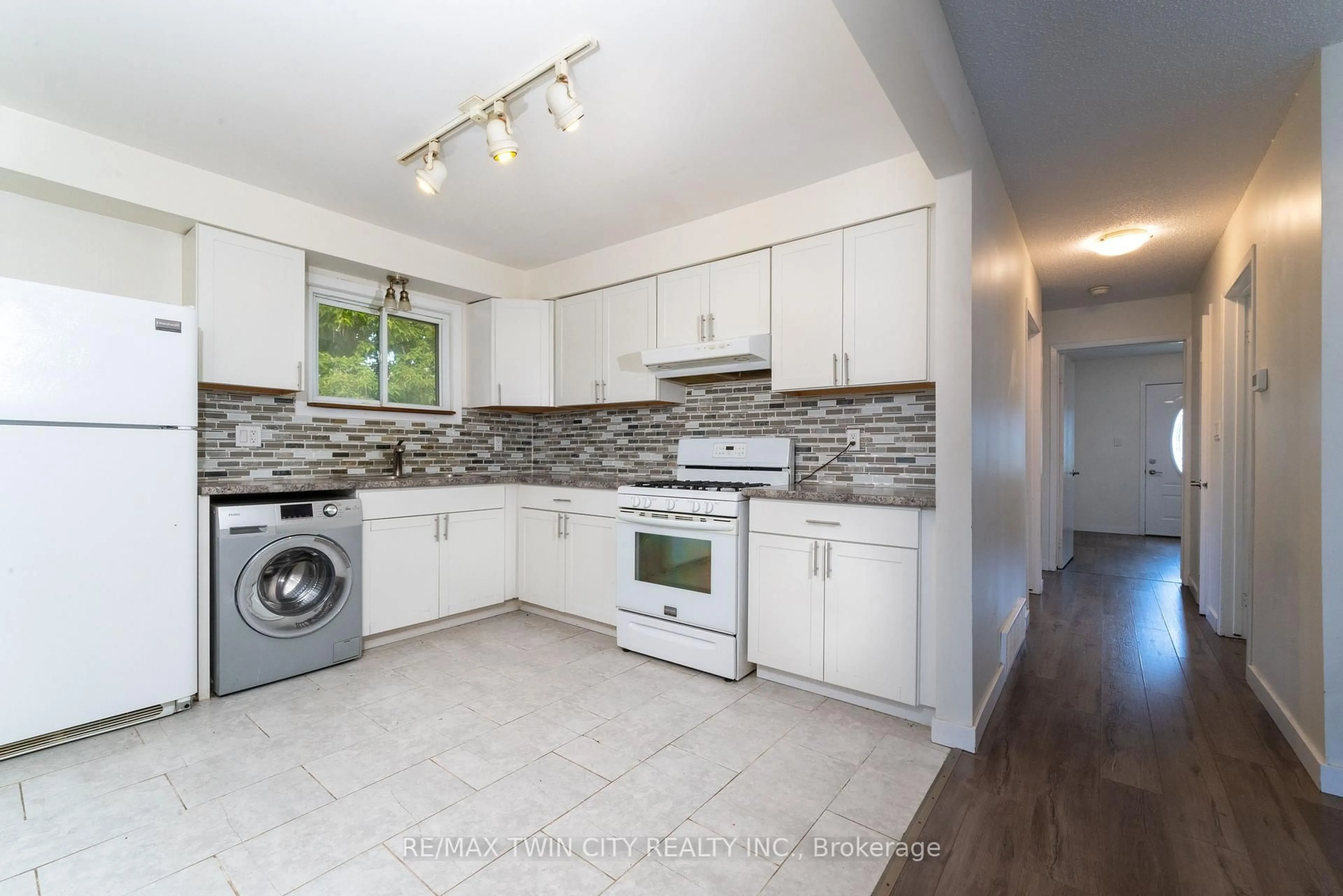 Unknown for 124 Oakland Ave, Welland Ontario L3C 2C3