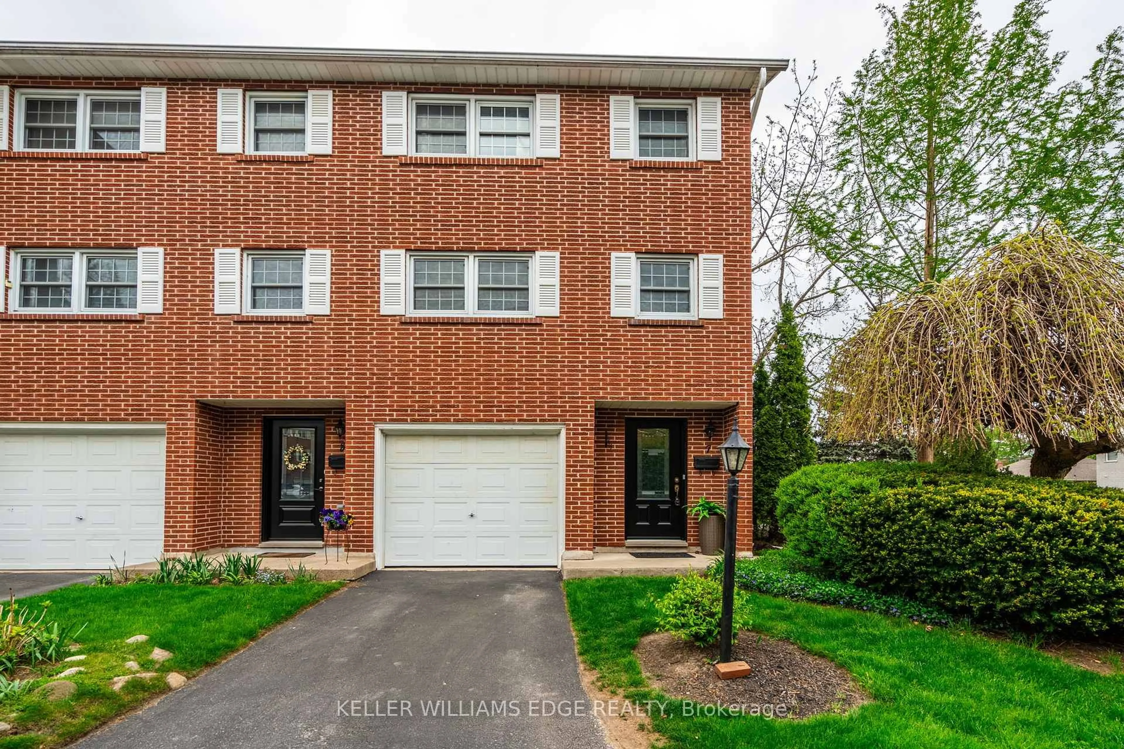 Home with brick exterior material, street for 91 Livingston Ave #7, Grimsby Ontario L3M 1L4