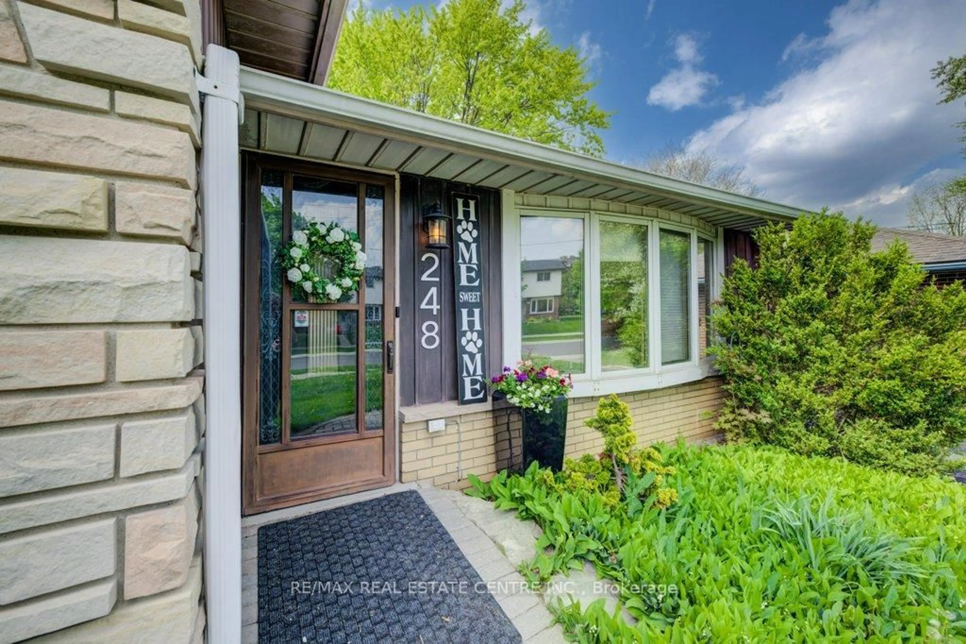 Indoor entryway for 248 Fergus Ave, Kitchener Ontario N2A 2H5